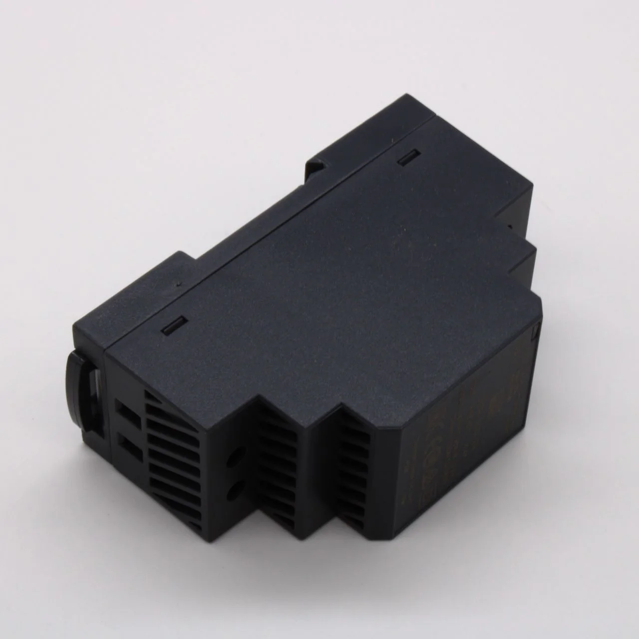 DDR-30G-24 - DC-DC, 30Вт, вход 9…36 В DC, выход 24В/1.25А, изоляция 4000В DC, в кожухе на DIN-рейку, 35х90х54.5мм, -40...+85°С