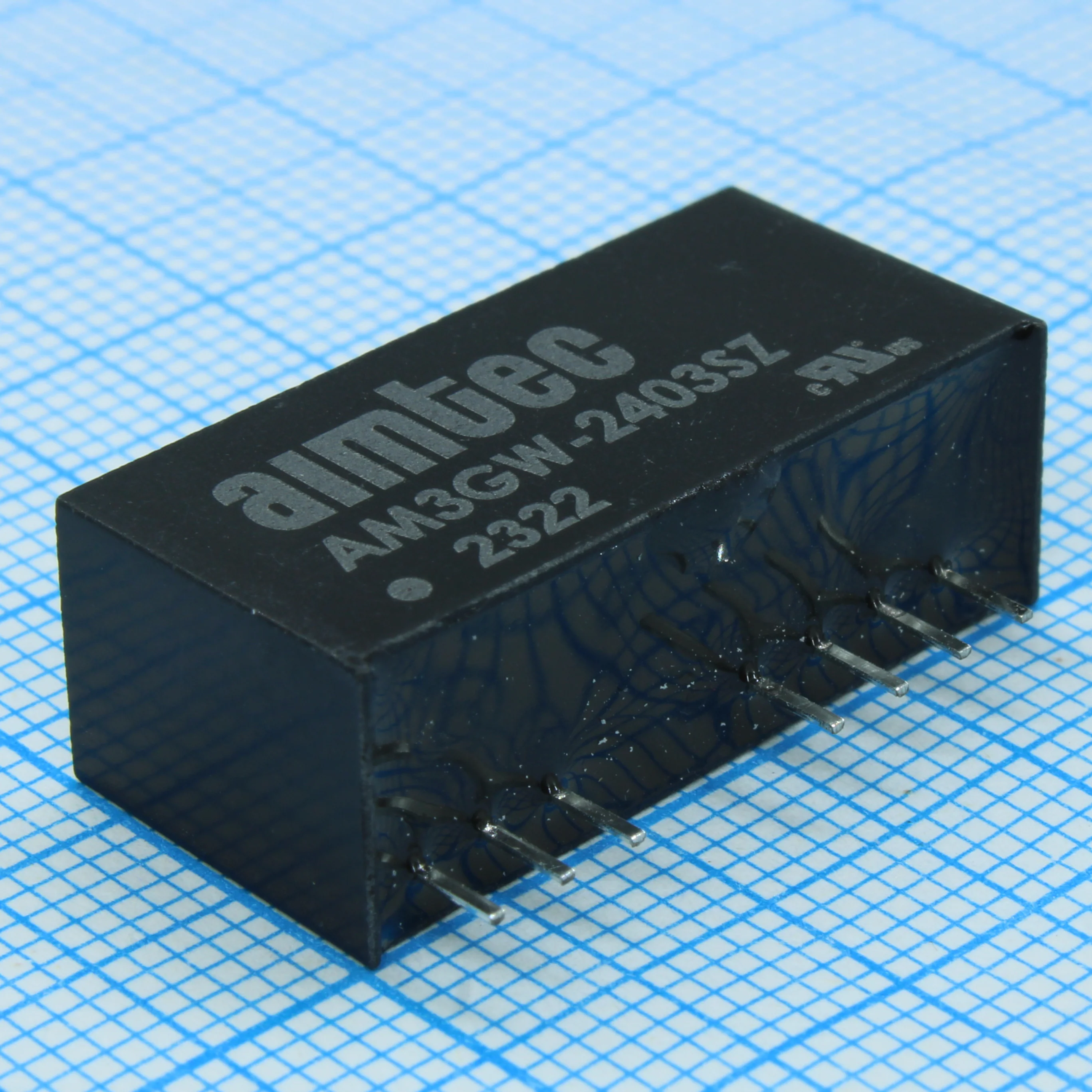 AM3GW-2403SZ - DC/DC, 3Вт, вход 9…36В, выход 3.3В/0.7А, изоляция 1500В DC, КПД 77%, максимальная емкостная нагрузка не более 2200мкФ, вход On/Off, SIP9, 26x9.3x12.5мм, -40…85°C, пластик