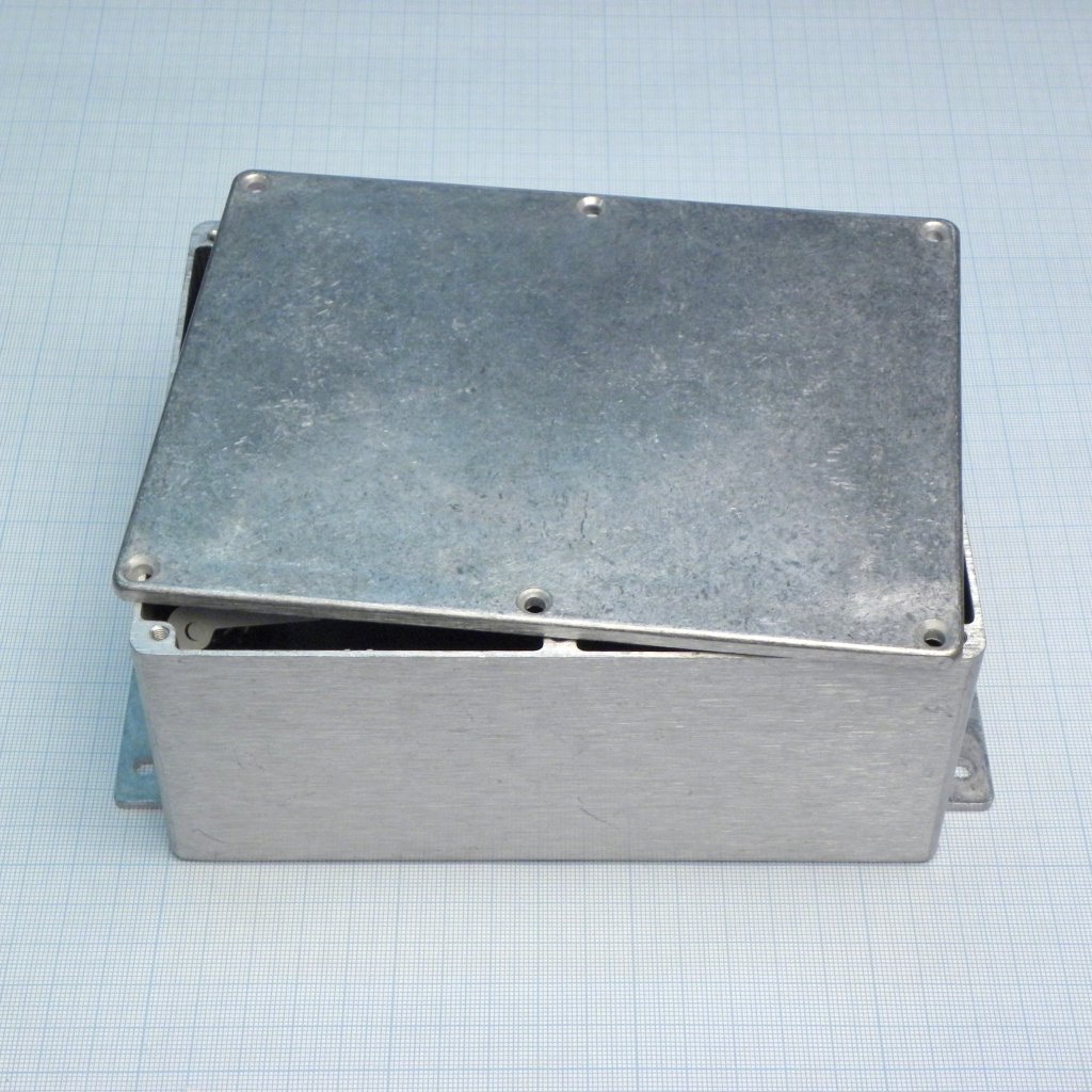 BS33MF - Герметичный алюминиевый корпус с фланцами с прокладкой, IP66, некрашеный