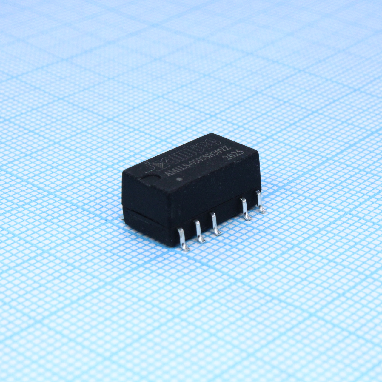 AM1LS-0505SH30VZ - DC/DC, 1Вт, вход 4.5…5.5В, выход 5В/0.2А, изоляция 3000В DC, КПД 82%, максимальная емкостная нагрузка не более 1200мкФ, для поверхностного монтажа, 15.24x11.4x7.25мм, -40…105°C, пластик