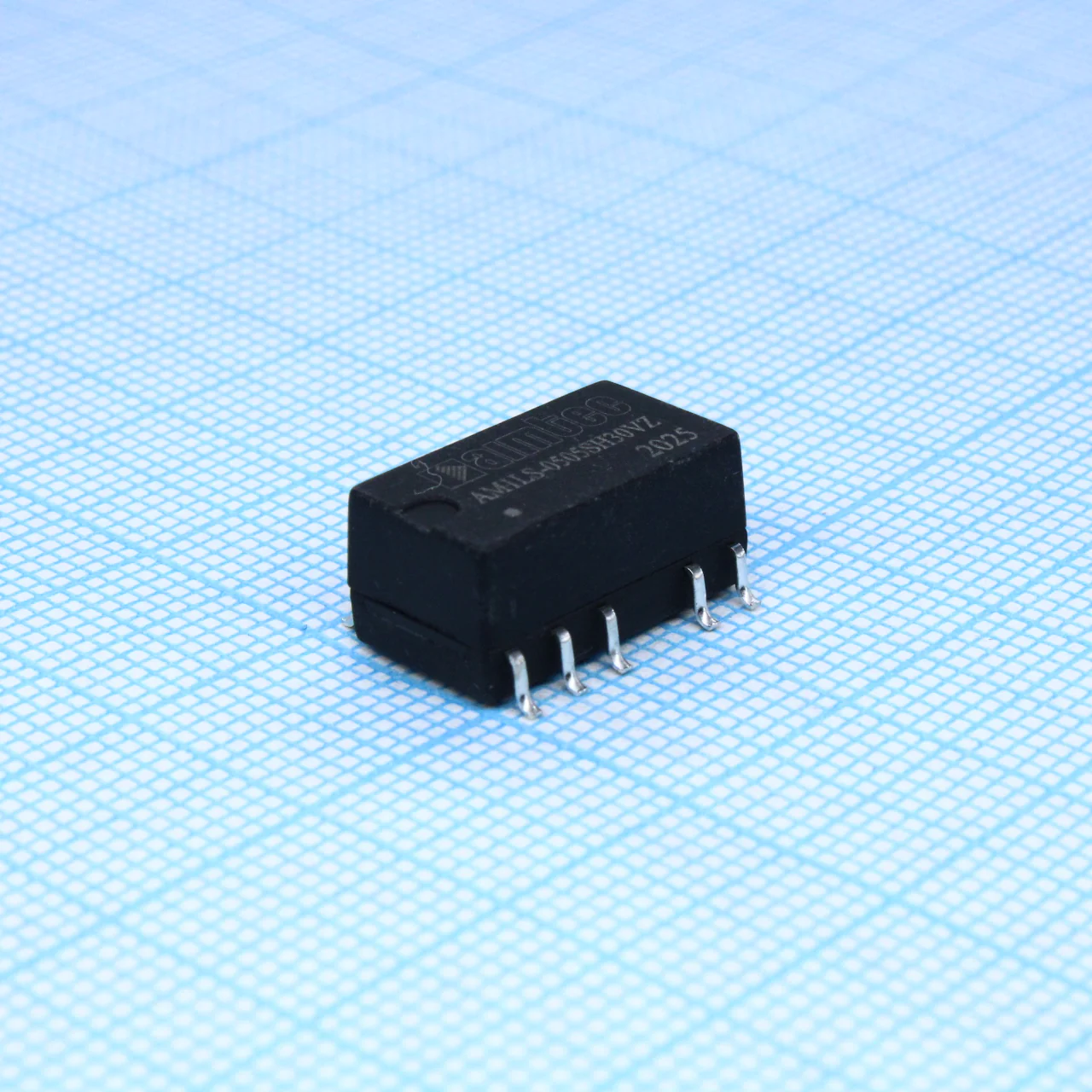 AM1LS-0505SH30VZ - DC/DC, 1Вт, вход 4.5…5.5В, выход 5В/0.2А, изоляция 3000В DC, КПД 82%, максимальная емкостная нагрузка не более 1200мкФ, для поверхностного монтажа, 15.24x11.4x7.25мм, -40…105°C, пластик