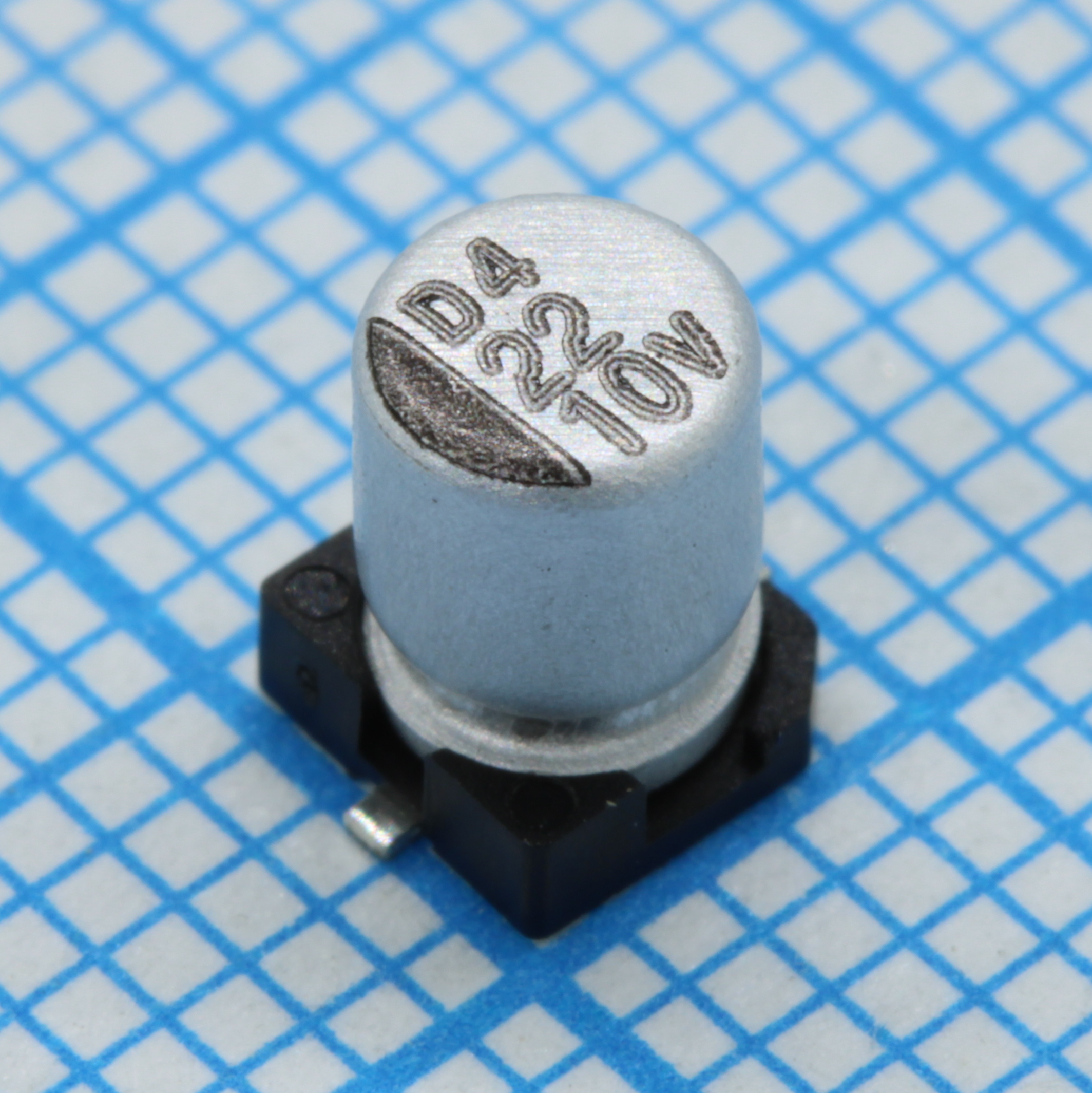 CD010M220C5APKKKV00R - Конденсатор алюминиевый электролитический SMD 22мкФ 10В ±20% (4х5.4)мм 2Ом 80мА 2000час 105°C лента на катушке