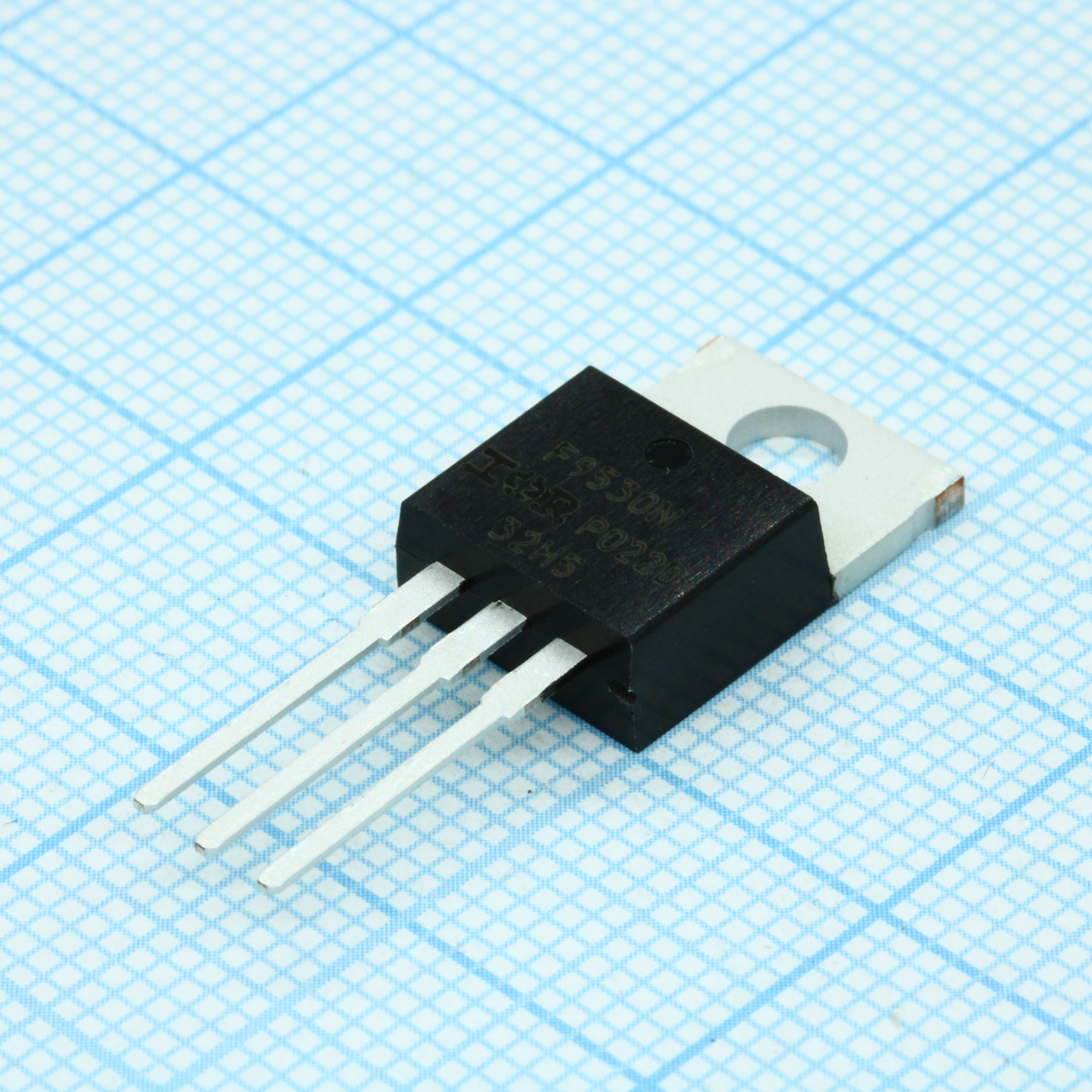 IRF9530NPBF - Транзистор полевой MOSFET P-канальный 100В 14А 79Вт, 0.2 Ом
