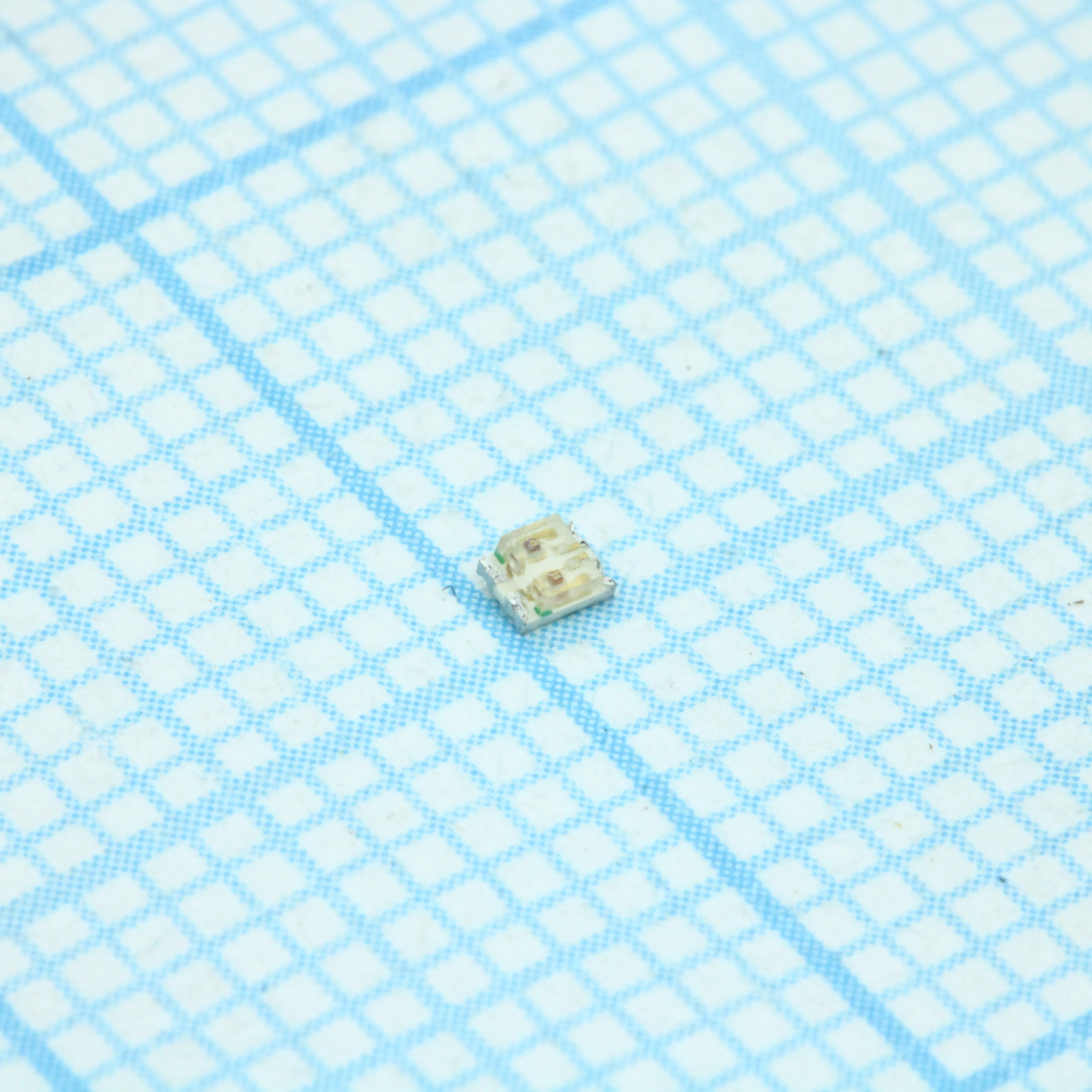 KPTB-1612ESGC - Светодиод smd 1,6х1,25мм/красный/617нм/8-15мкд - зеленый/568нм/5-12мкд/прозрачный/120°