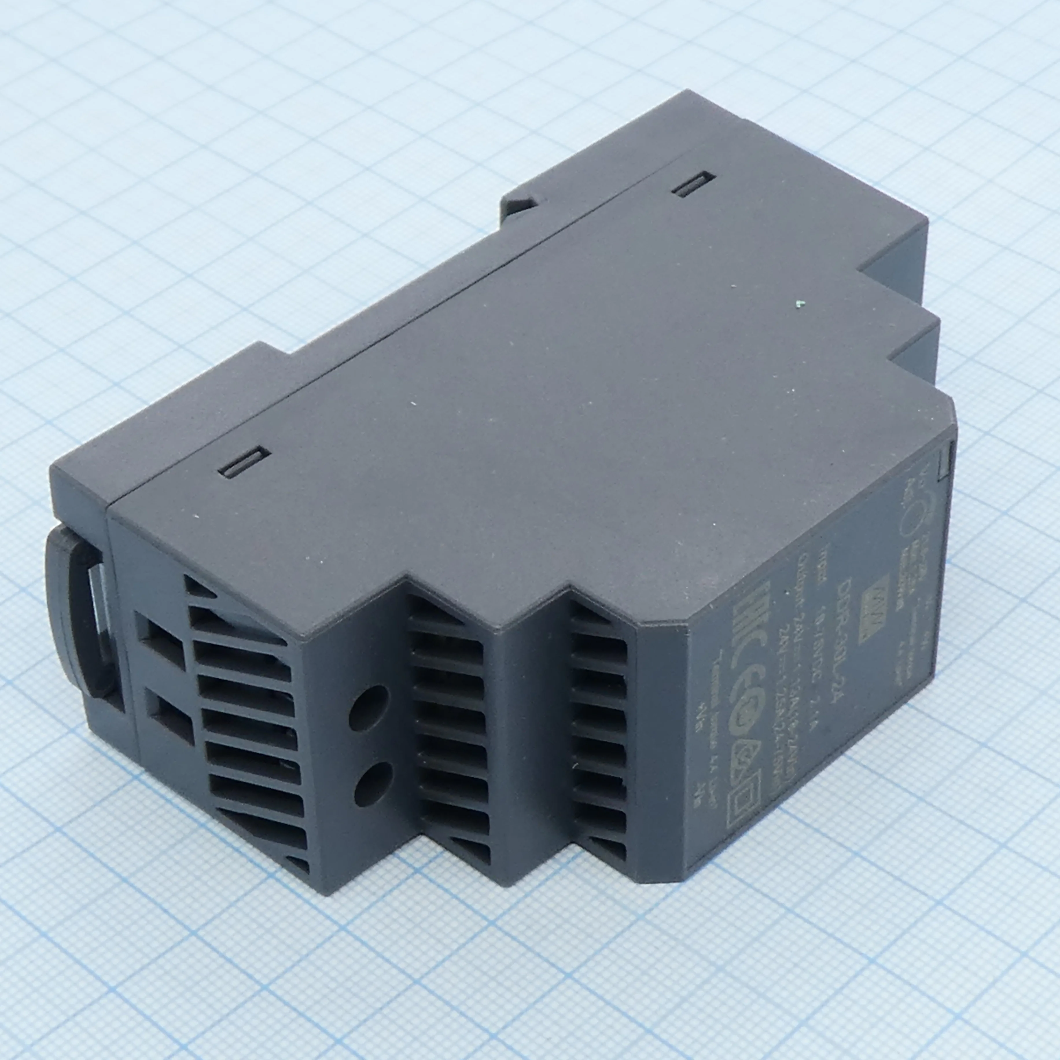 DDR-30L-24 - DC-DC, 30Вт, вход 18…75 В DC, выход 24В/1.25А, изоляция 4000В DC, в кожухе на DIN-рейку, 35х90х54.5мм, -40...+85°С