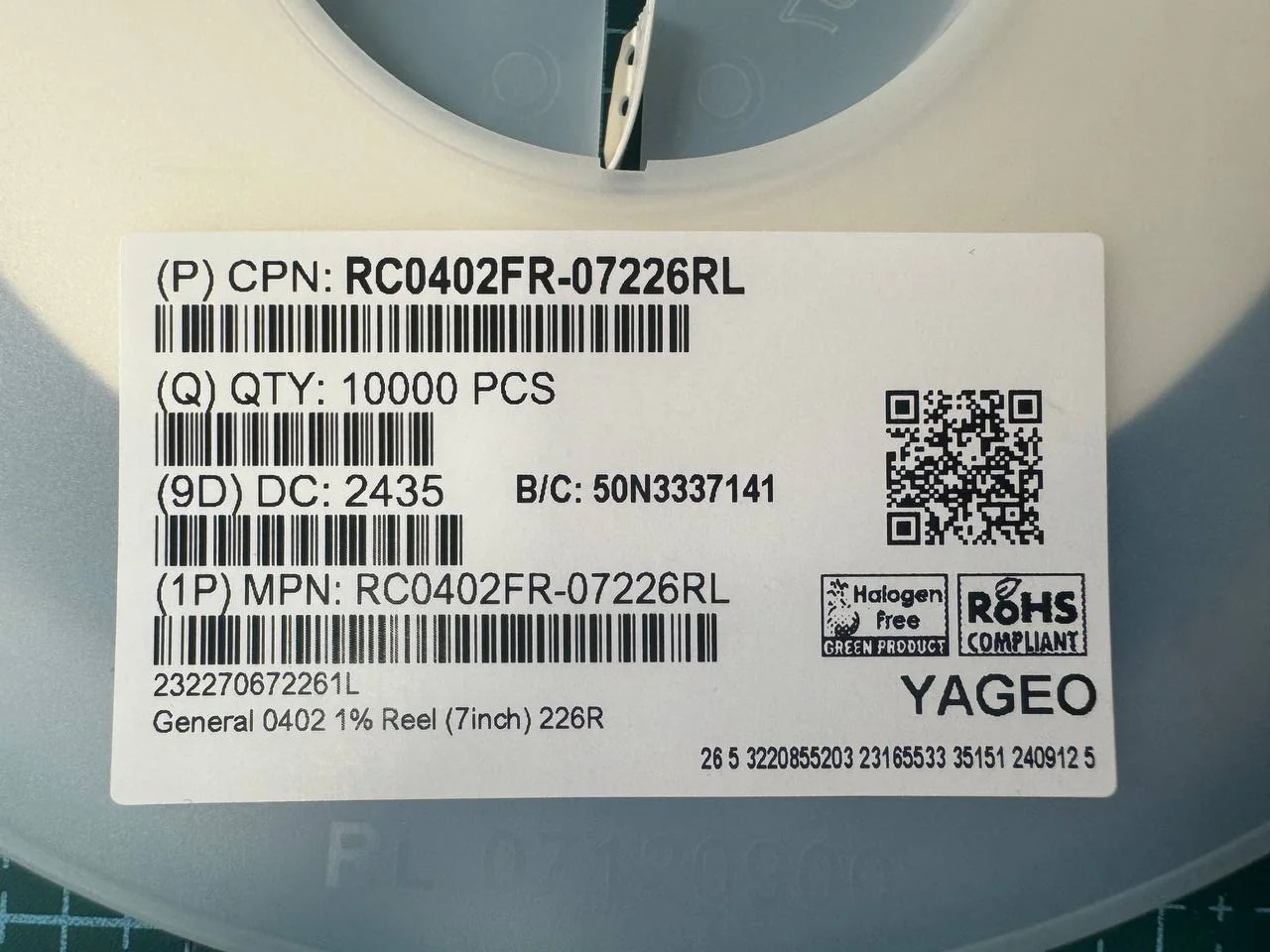 Резистор RC0402FR-07226RL (Yageo)
