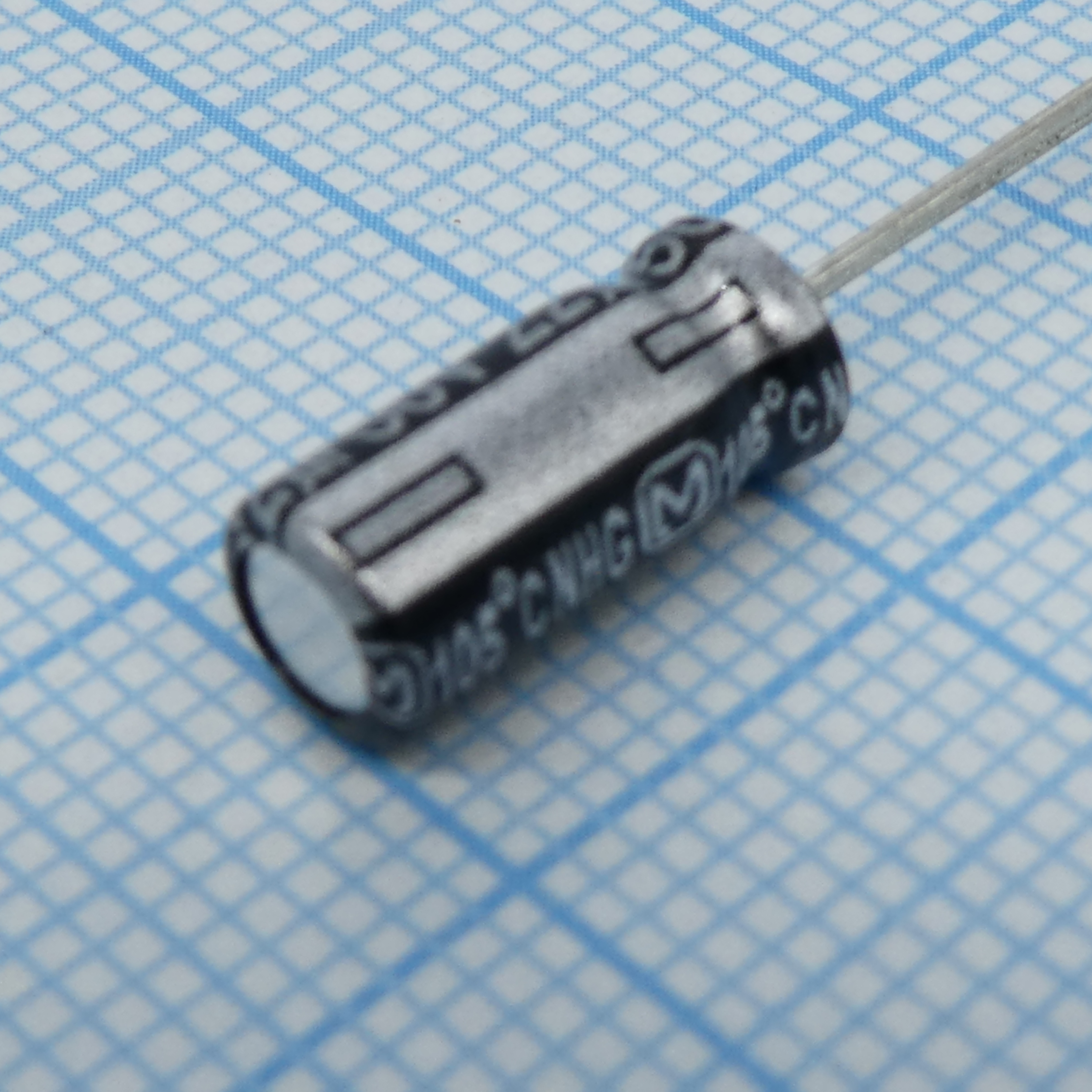 ECA1HHG220 - Конденсатор алюминиевый электролитический 22мкФ 50В  ±20% (5 х 11мм) радиальные выводы 2мм 65мА 1000час 105°С россыпь