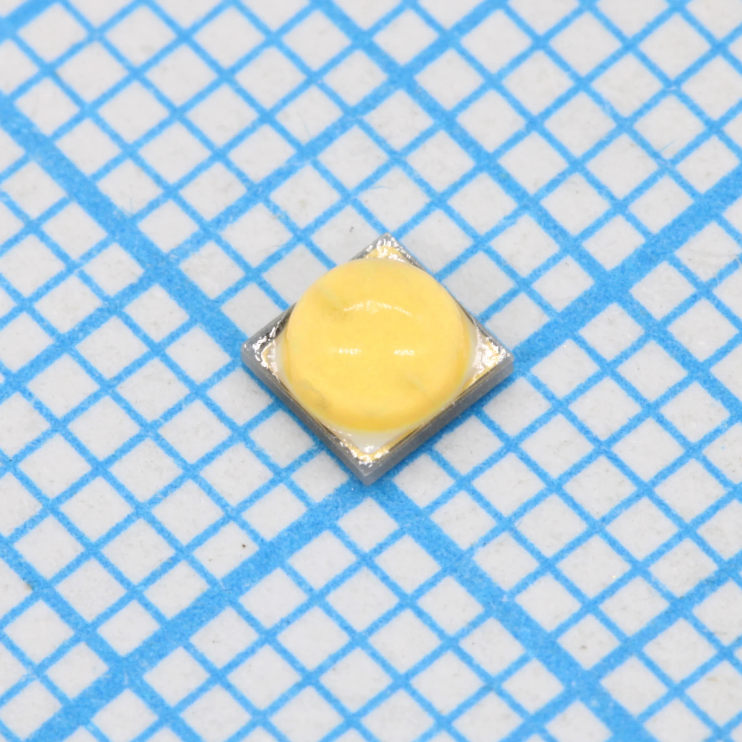 GW CSSRM2.BM-M5M7-A434-1 - Светодиод smd 3,00х3,00мм/белый/4500К/ 220...250лм при 700мА / Ifmax=1800mA/ 5Вт/2.8В/ CRI=95/ 120°