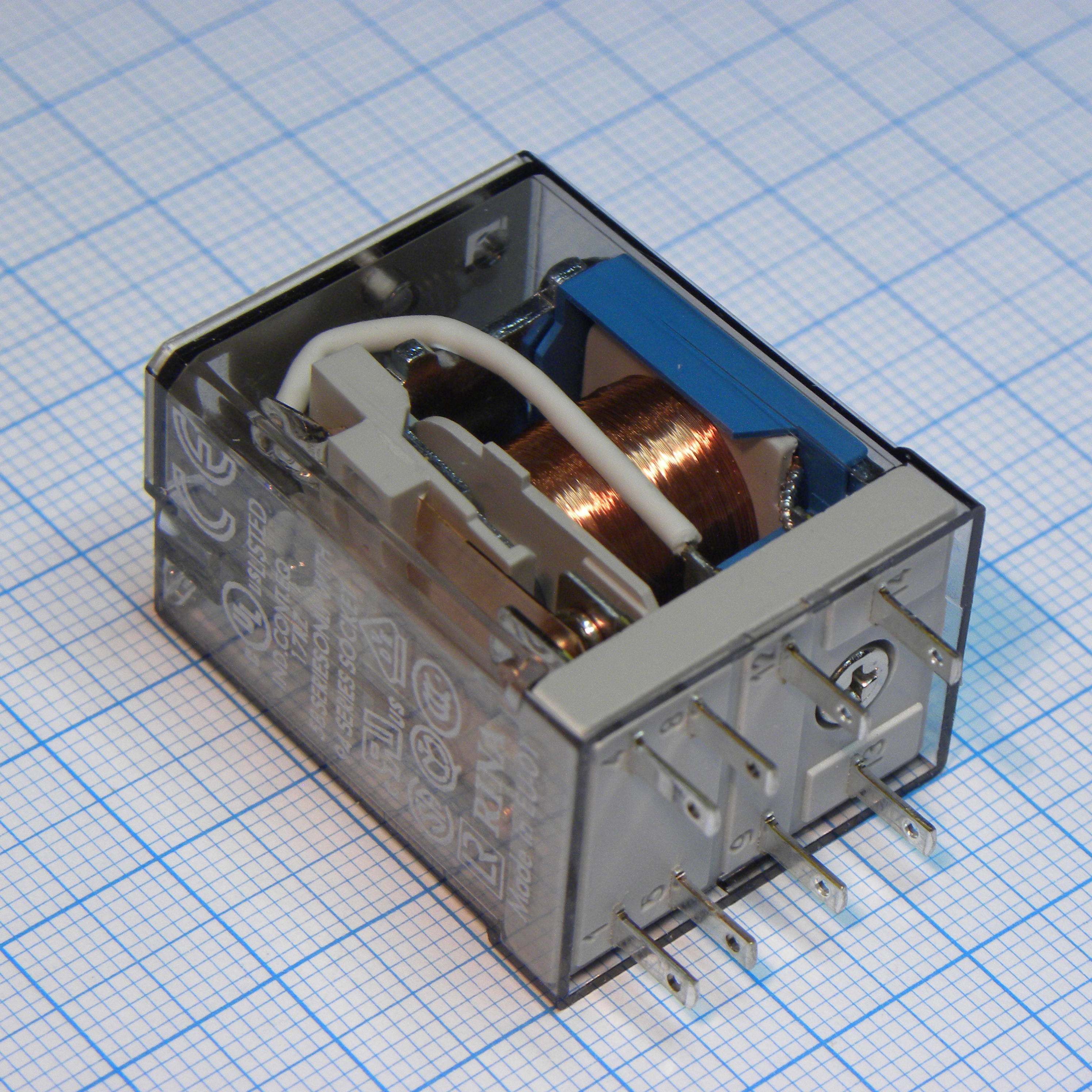 55.32.9.024.0000 - Миниатюрное универсальное электромеханическое реле; монтаж в розетку; 2CO 10A; контакты AgNi; катушка 24В DC; степень защиты RTI; опции: нет