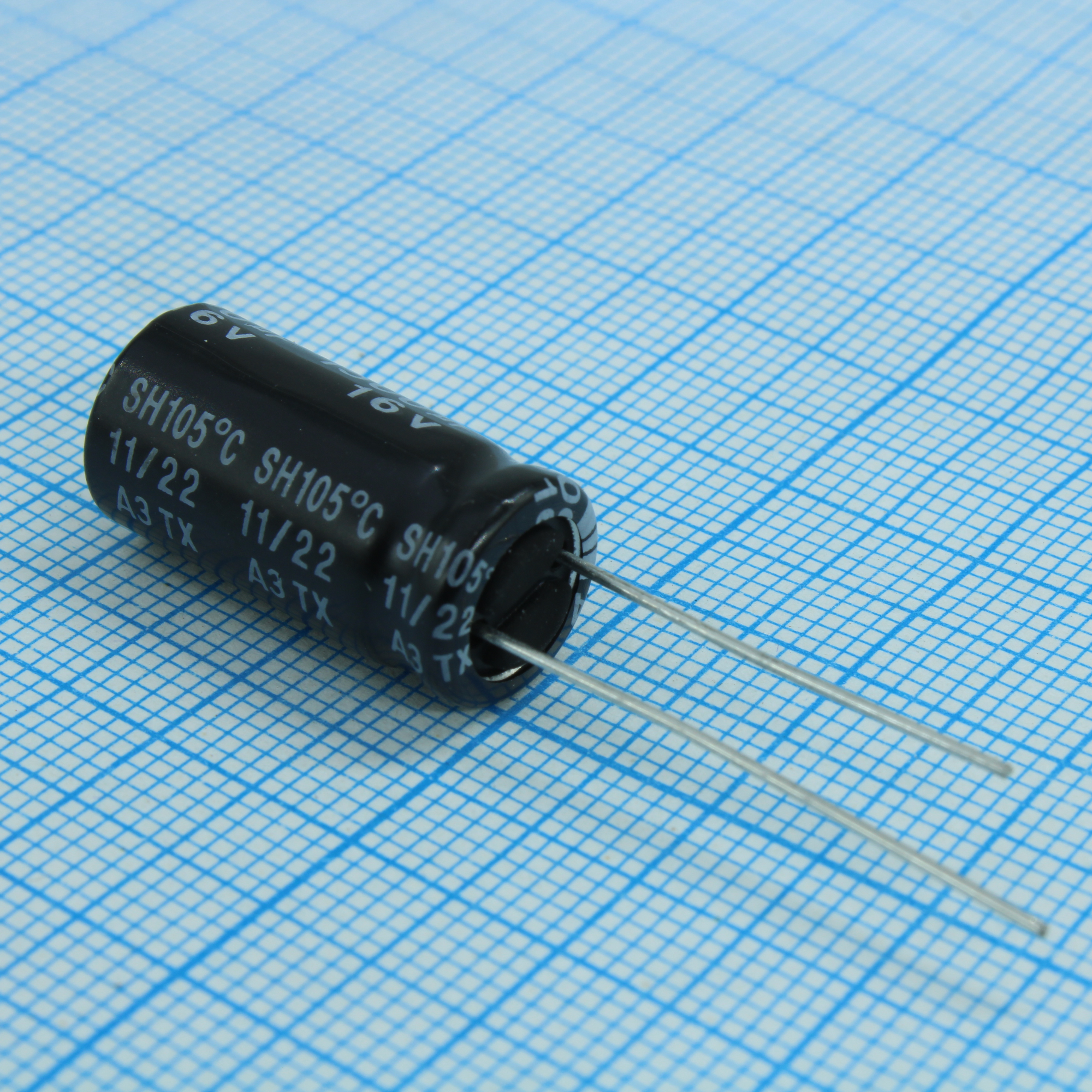 KSH158M016S1G5H20K - Конденсатор алюминиевый электролитический 1500мкФ 16В ±20% (10х20мм) радиальный 5мм 900мА 2000часов 105°C россыпь