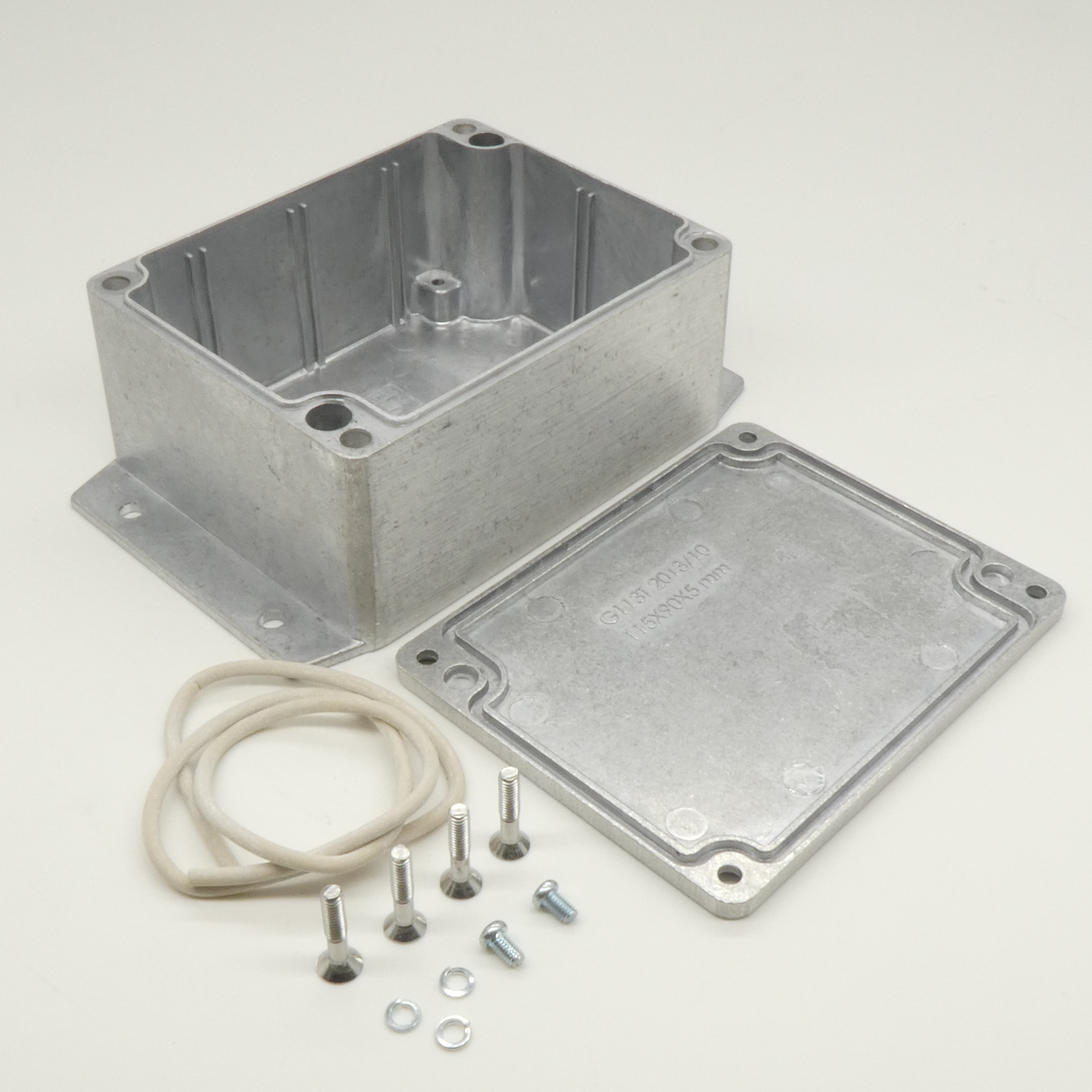 G113MF - Герметичный алюминиевый корпус с фланцами, IP65, некрашеный