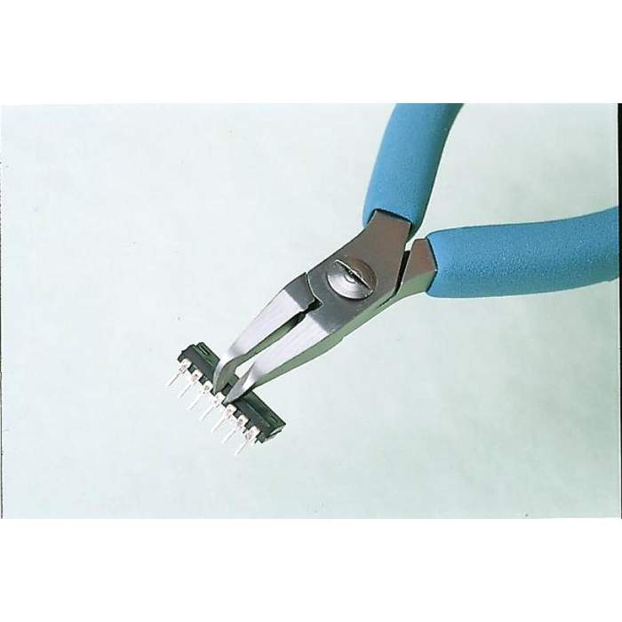 593AE - Тонкие кусачки с наклонной формой рабочей поверхности под углом 30°, плоский срез, высококачественная инструментальная сталь, электростатически безопасны. Легкое срезание DIL выводов с тыльной стороны схем. Срезание ножек на PCB. 115 мм, 68 г