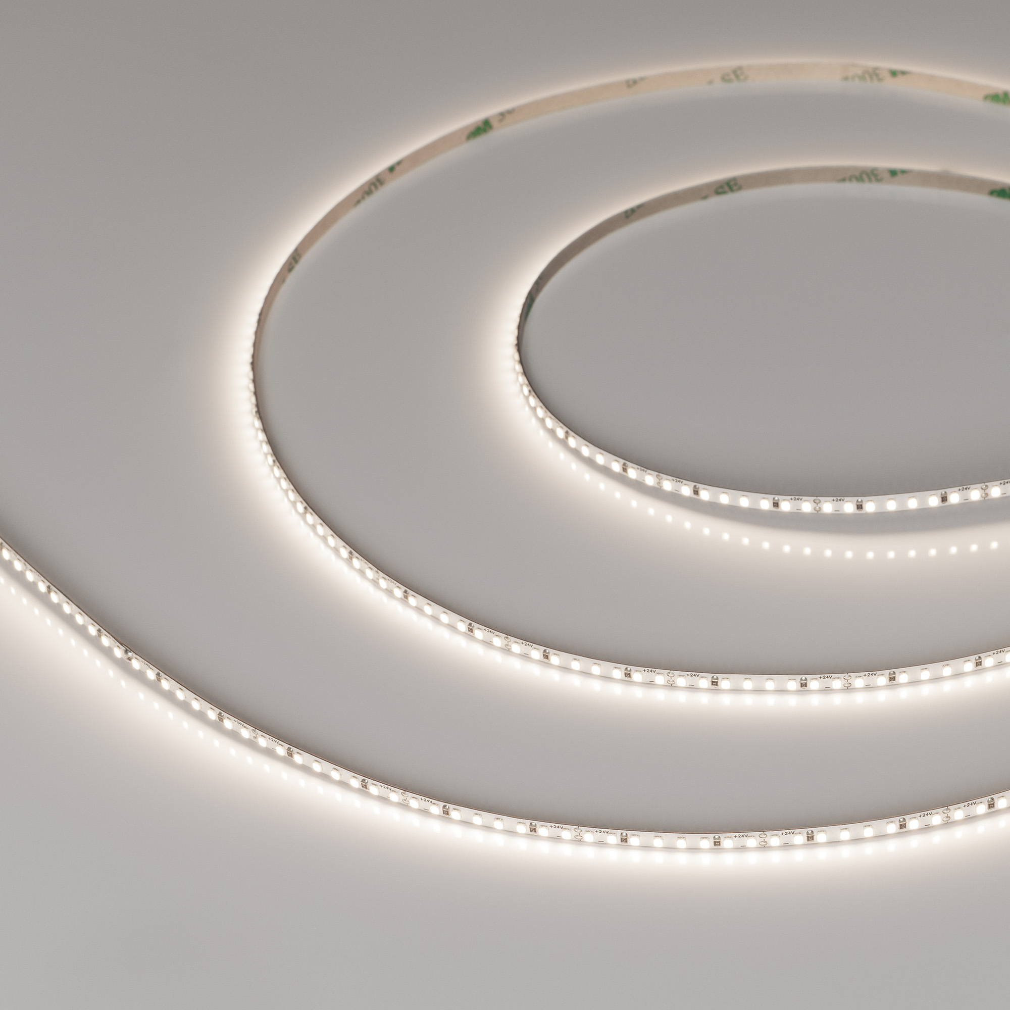 Лента MICROLED-M240-4mm 24V Day4000 (8 W/m, IP20, 2216, 5m) 047869 - Светодиодная лента MICROLED-M240, открытая IP20. Светодиоды 2216, 240 шт/м (1200 шт на 5м), белая плата, скотч 3M. Цвет ДНЕВНОЙ 4000K, цветопередача CRI>90, угол 120°. Питание 24 В, мощн