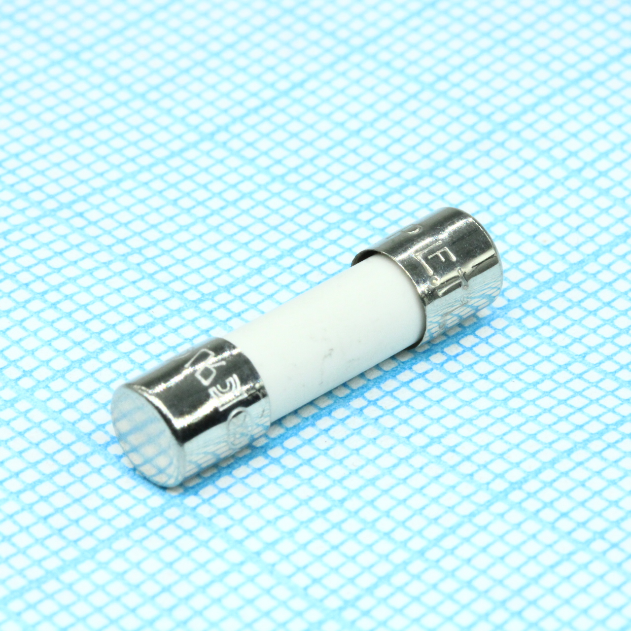 02151.25MXP - Миниатюрный медленнодействующий предохранитель 1.25А 250В 5X20мм в керамическом корпусе россыпь