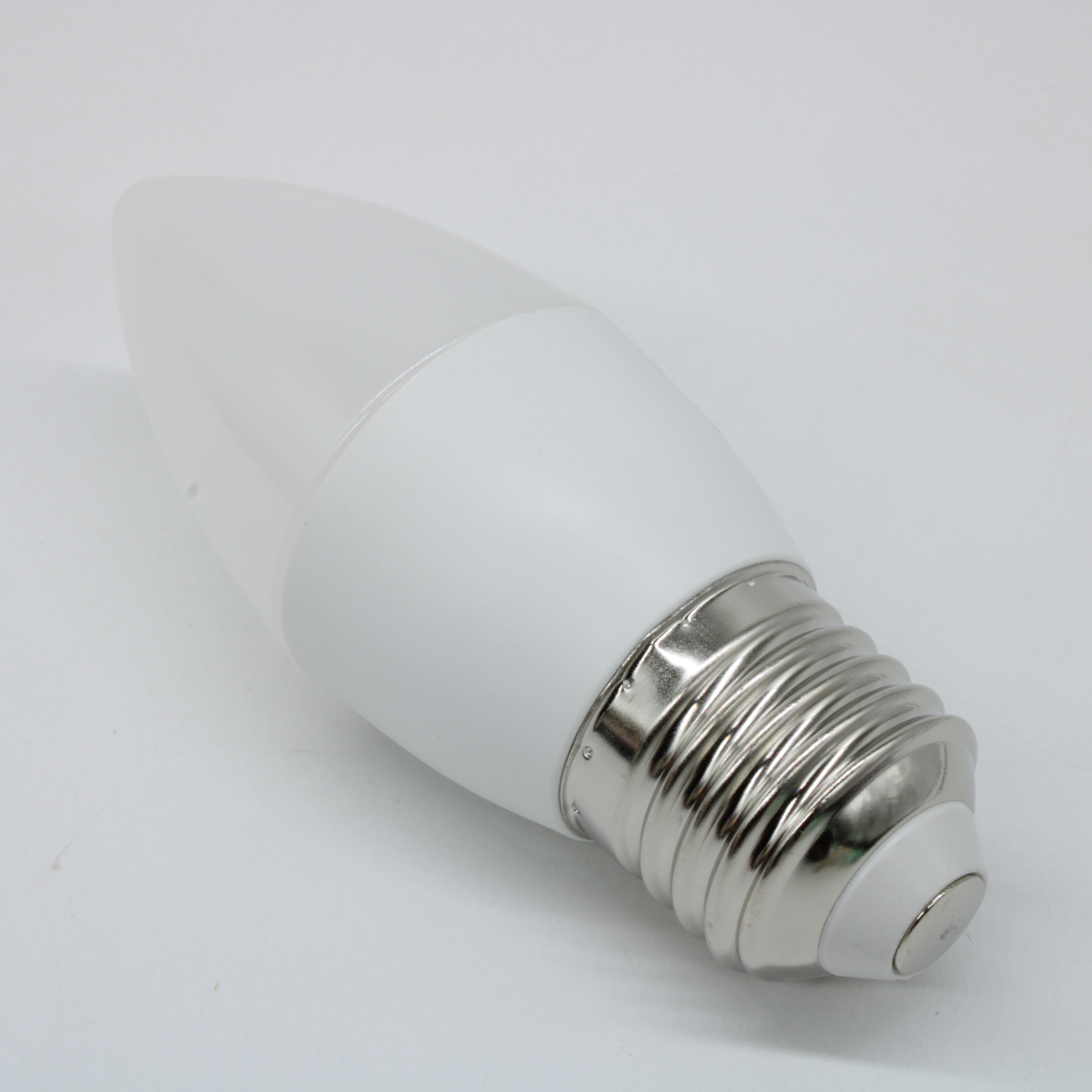 Лампа светодиодная 90 058 OLL-C37-12-230-4K-E27-FR ОНЛАЙТ 90058