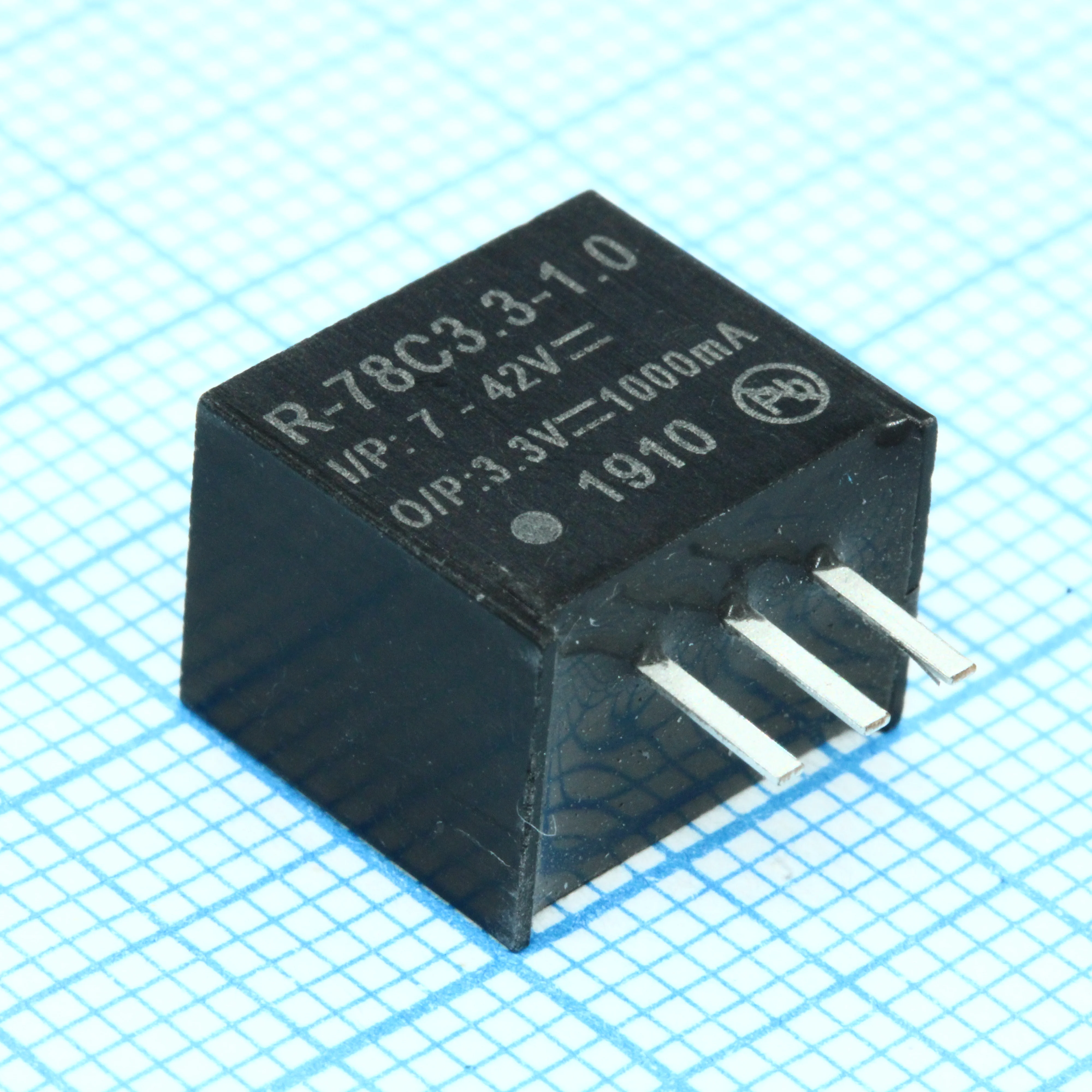 R-78C3.3-1.0 - Преобразователь DC/DC, на печатную плату вход 3,3В выход 3.3В 1A 3-Pin SIP туба