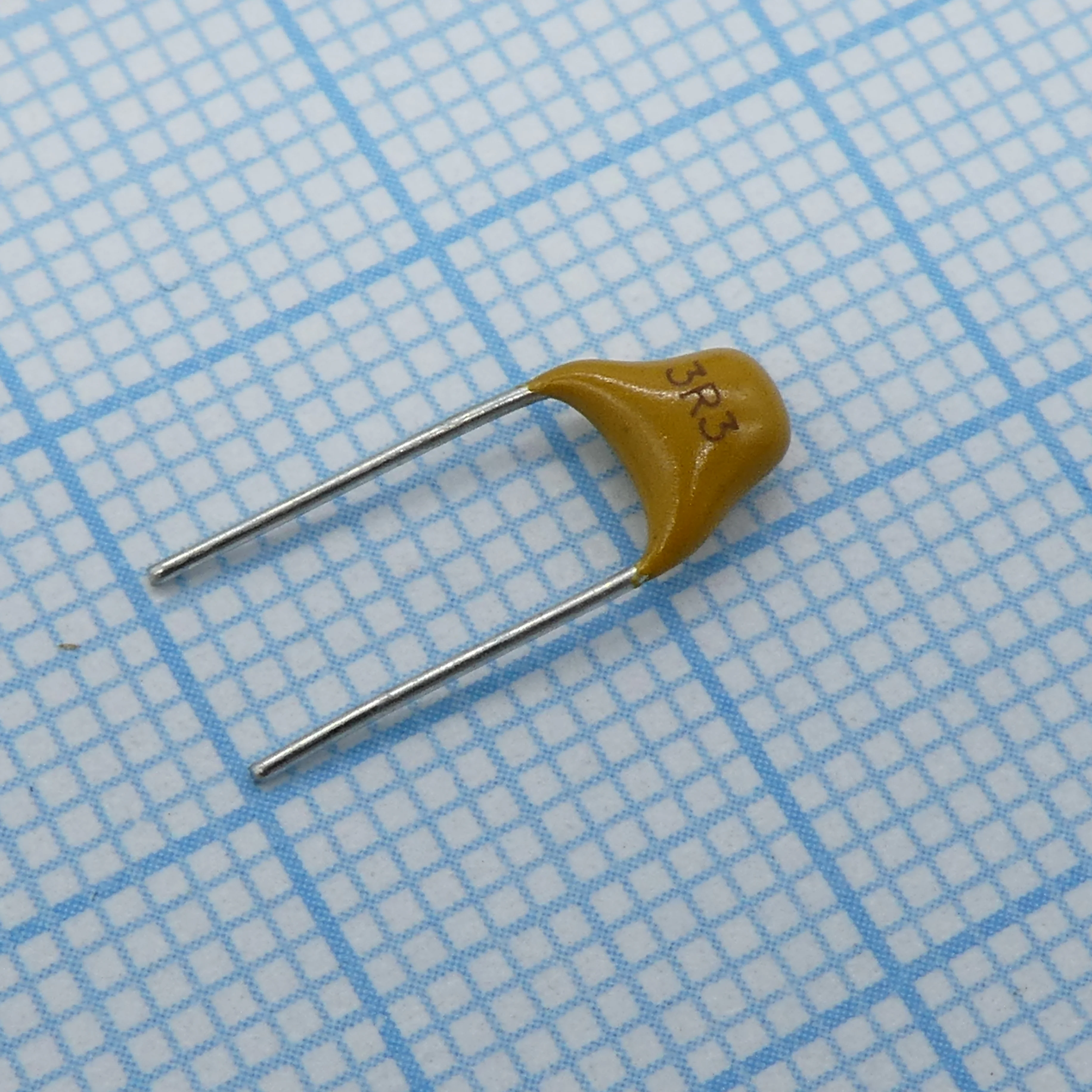 TS170R1H3R3C8BNB0R - Конденсатор керамический многослойный 3.3пФ 50В NPO ±0.25пФ радиальный 5.08мм 125°C россыпь