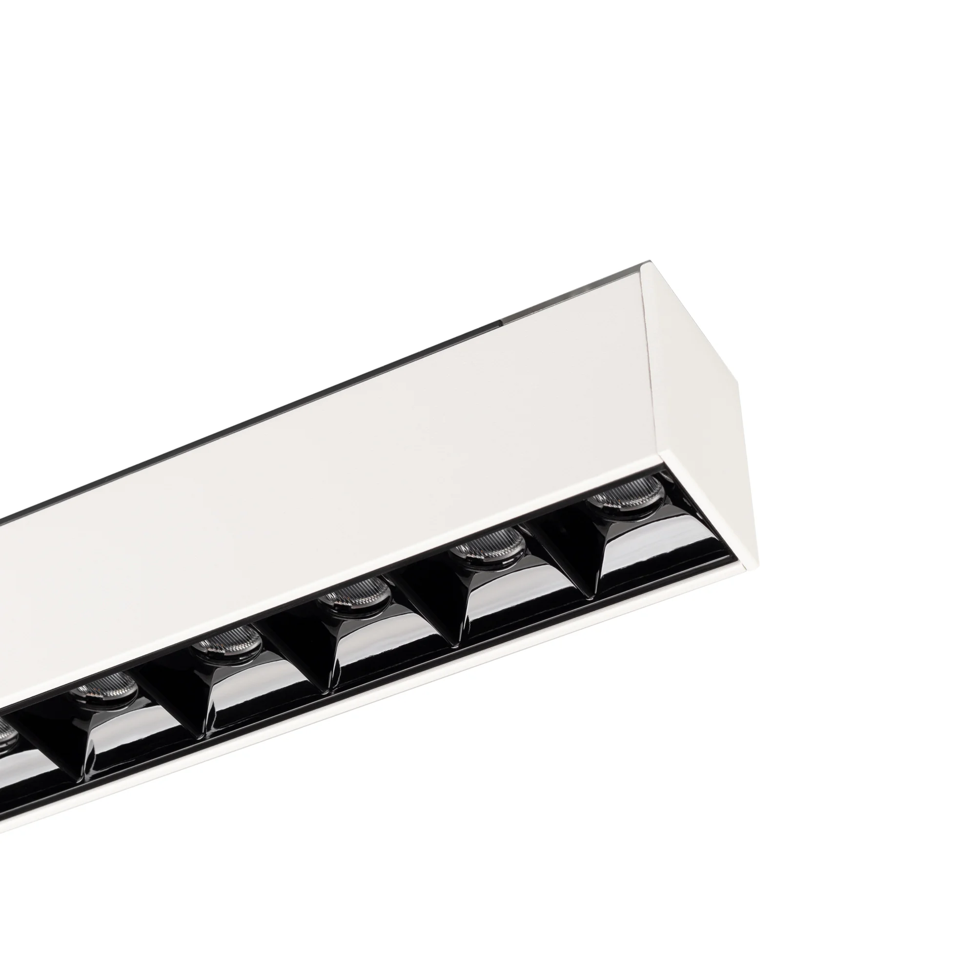 Светильник MAG-LASER-45-L320-12W Warm3000 (WH, 15 deg, 24V) 026939 - Светильник для магнитных треков шириной 45мм, 12Вт. Цвет свечения ТЕПЛЫЙ 3000K, световой поток 800лм, угол 15°, CRI>90. Корпус прямоугольный, металл, цвет черный, IP20. Размеры LxWxH 322