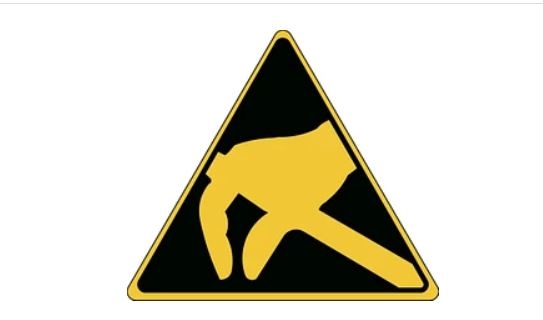 gws223313 - PIC 327 Предупреждающий знак безопасности "Восприимчивость устройства к электростатическим разрядам", 50 мм, 250 шт/рул , B-7541(ламинированный полиэстер)