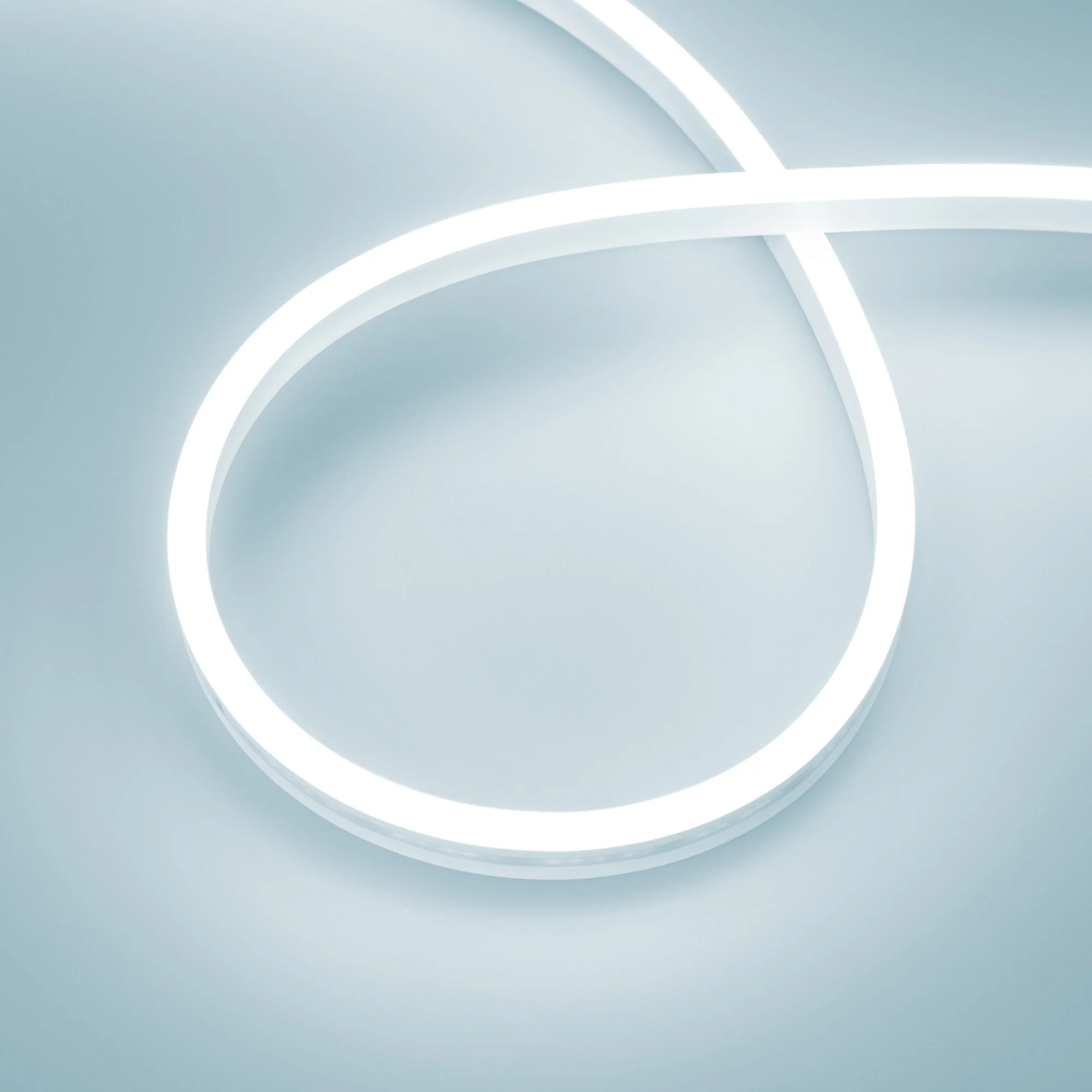 Лента герметичная AURORA-PS-A120-12x6mm 24V White6000 (10 W/m, IP65, 2835, 5m) 036673 - Гибкий неон AURORA в силиконовой оболочке. Светодиоды SMD2835, 120 шт-м, цвет БЕЛЫЙ 6000К. Сечение 12х6 мм, горизонтальный (боковой) изгиб, IP65, шаг резки 8.33 мм, мо