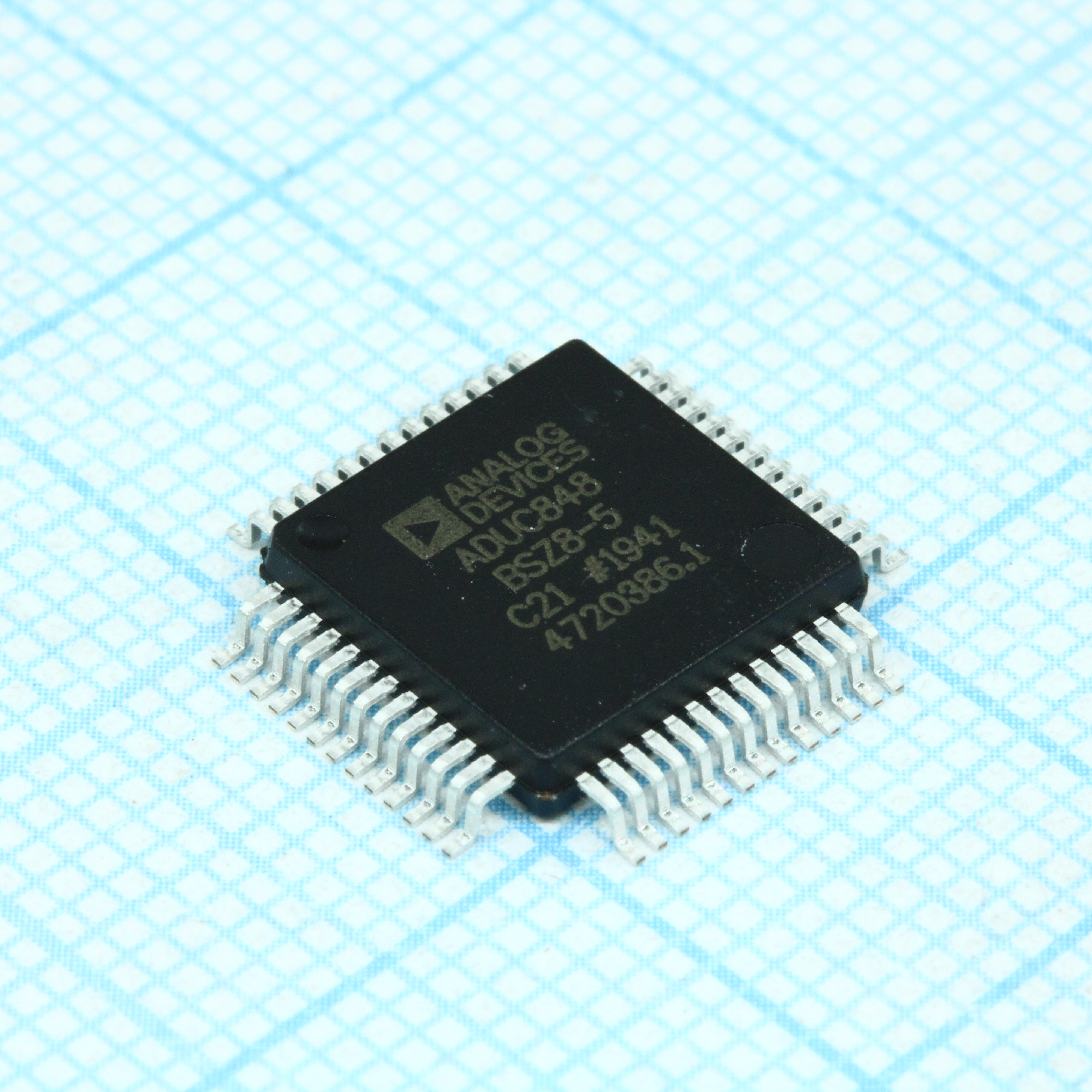 ADUC848BSZ8-5 - Многоканальный 8-разрядный АЦП со встроенной флэш-памятью 8кБ и одноцикловым MCU 52MQFP