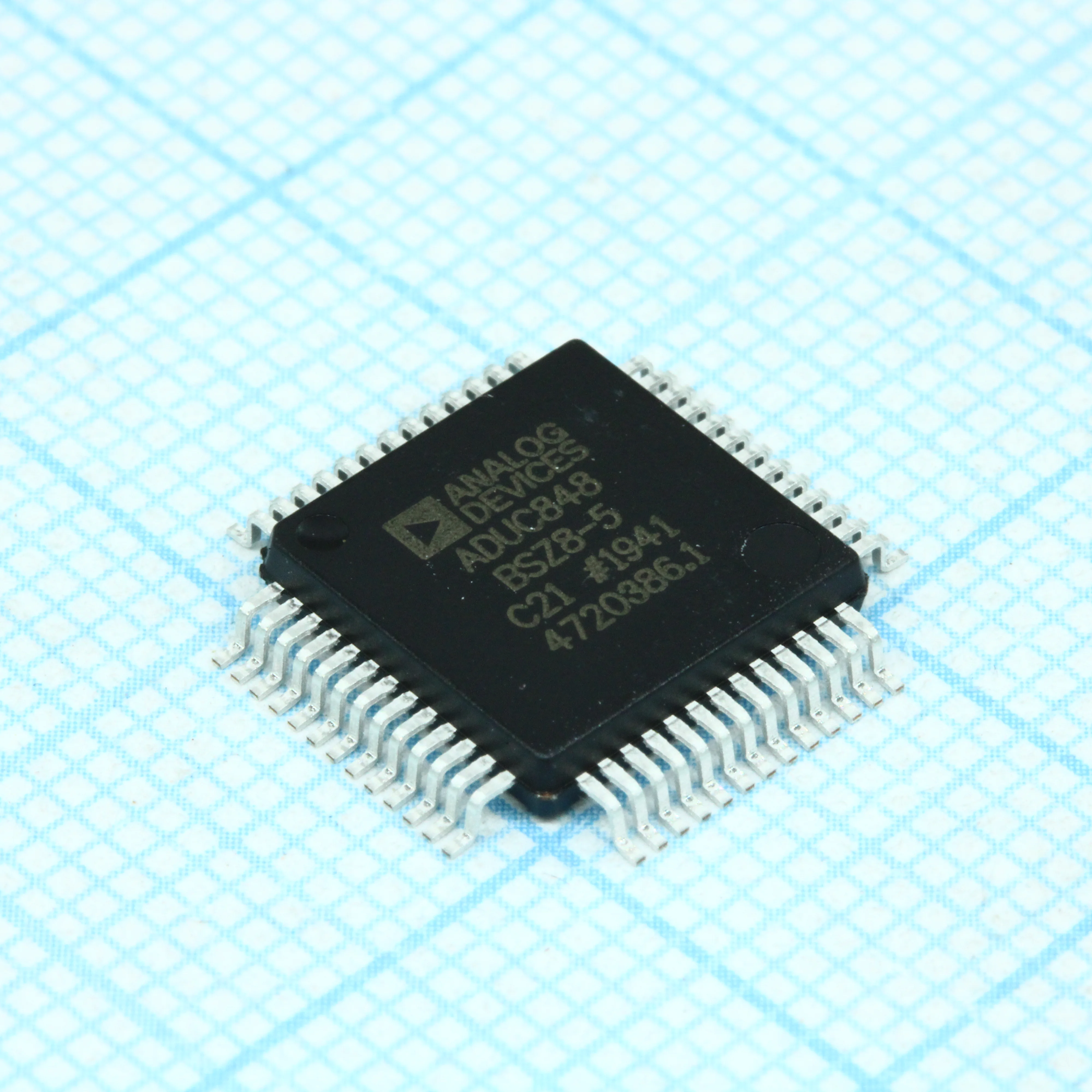 ADUC848BSZ8-5 - Многоканальный 8-разрядный АЦП со встроенной флэш-памятью 8кБ и одноцикловым MCU 52MQFP