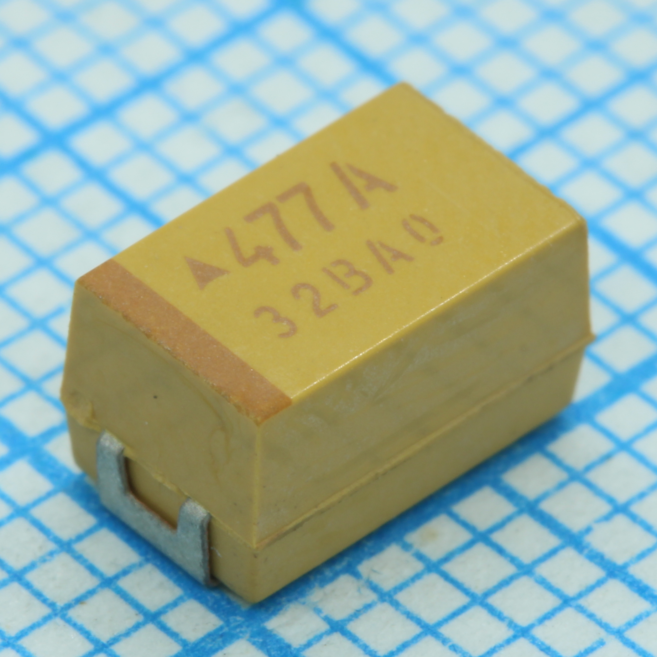 TPSE106K035R0200 - ЧИП-конденсатор танталовый твердотельный 10мкФ 35В типоразмер E ±10% (7.3х4.3х4.1мм) выводы внутрь SMD 7343-43 0.2Ом 125°С лента на катушке
