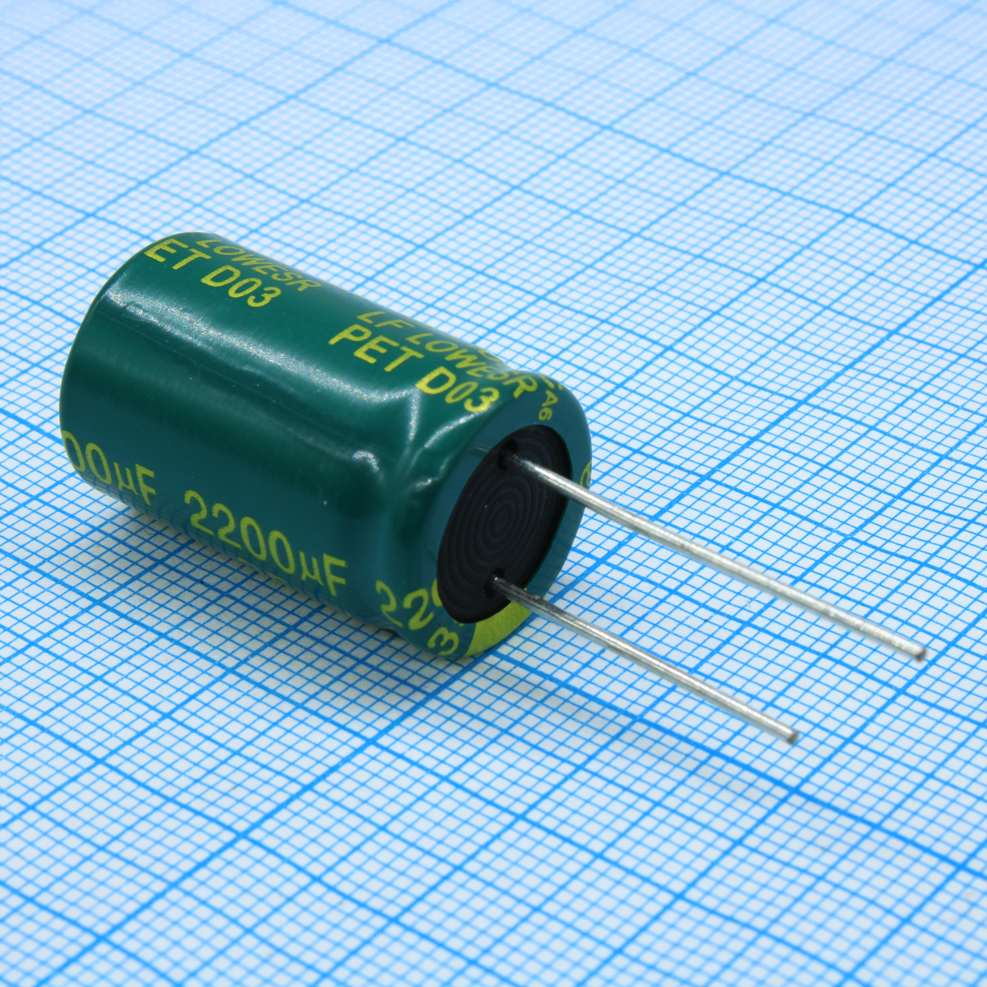 LF222M1VBKJ1625EGN - Конденсатор алюминиевый электролитический 2200мкФ 35В ±20% (16х25мм) радиальный 7.5мм 5000часов 105°C россыпь