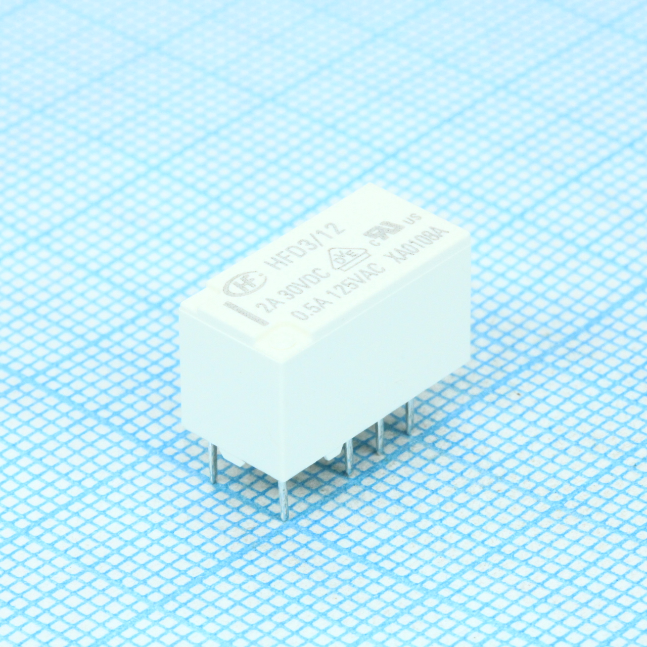 HFD3/12 - Сверхминиатюрное сигнальное реле серия HFD3 2A DPDT (две группы на переключение) катушка 12В монтаж в отверстие