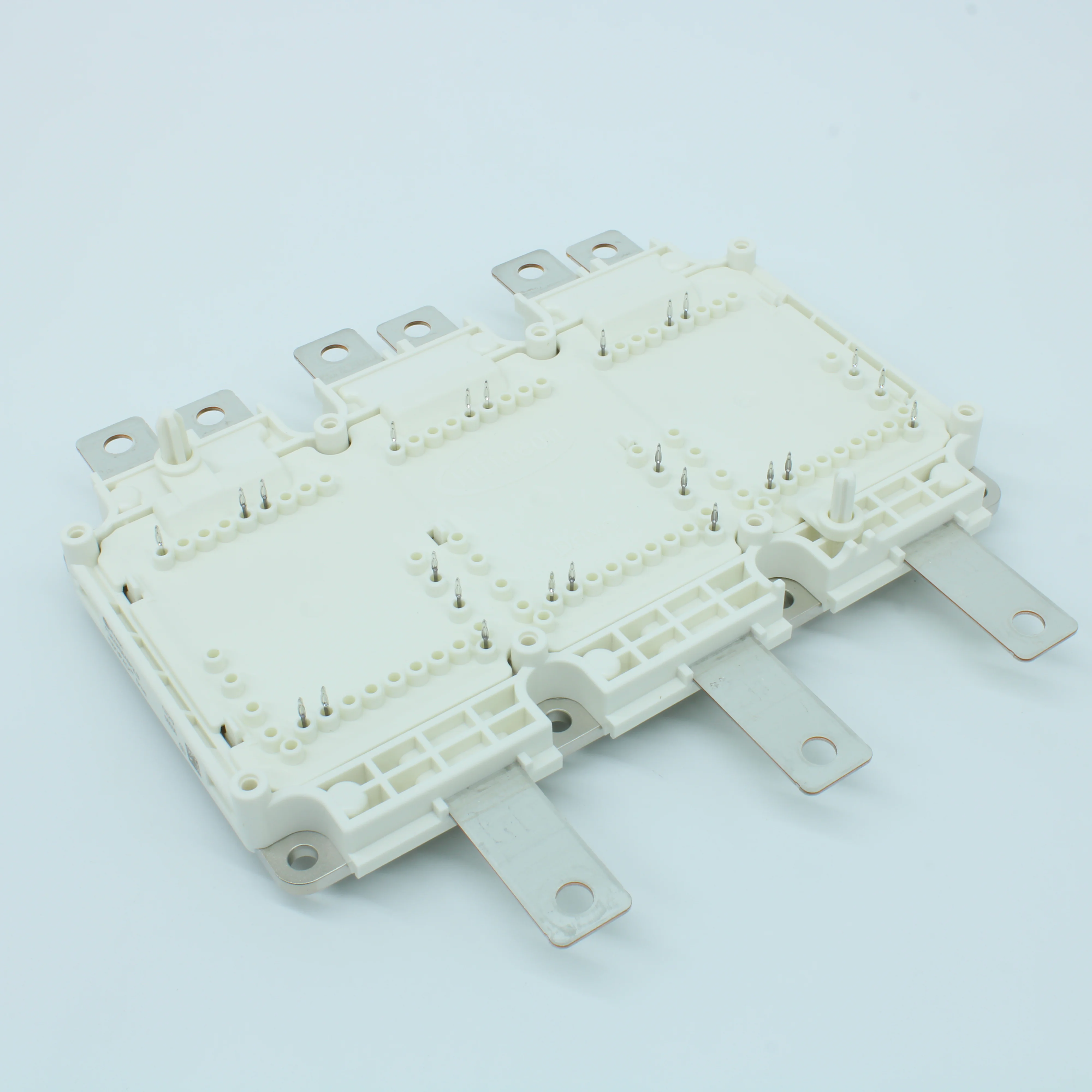 FS820R08A6P2LBBPSA1 - IGBT модуль 750B 820А 33-Pin HYBRIDD-1