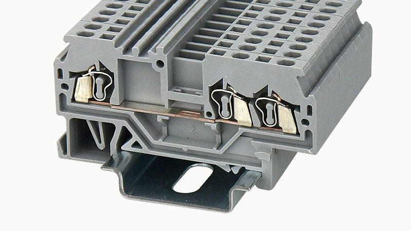 Проходная клемма WS1.5-TW-01P-11 - Проходная клемма, 3 точки подключения, тип фиксации провода: тип фиксации провода: пружинный, номинальное сечение: 1.5 мм кв., 18A, 800V, ширина: 4 мм, цвет: серый, тип монтажа: DIN35