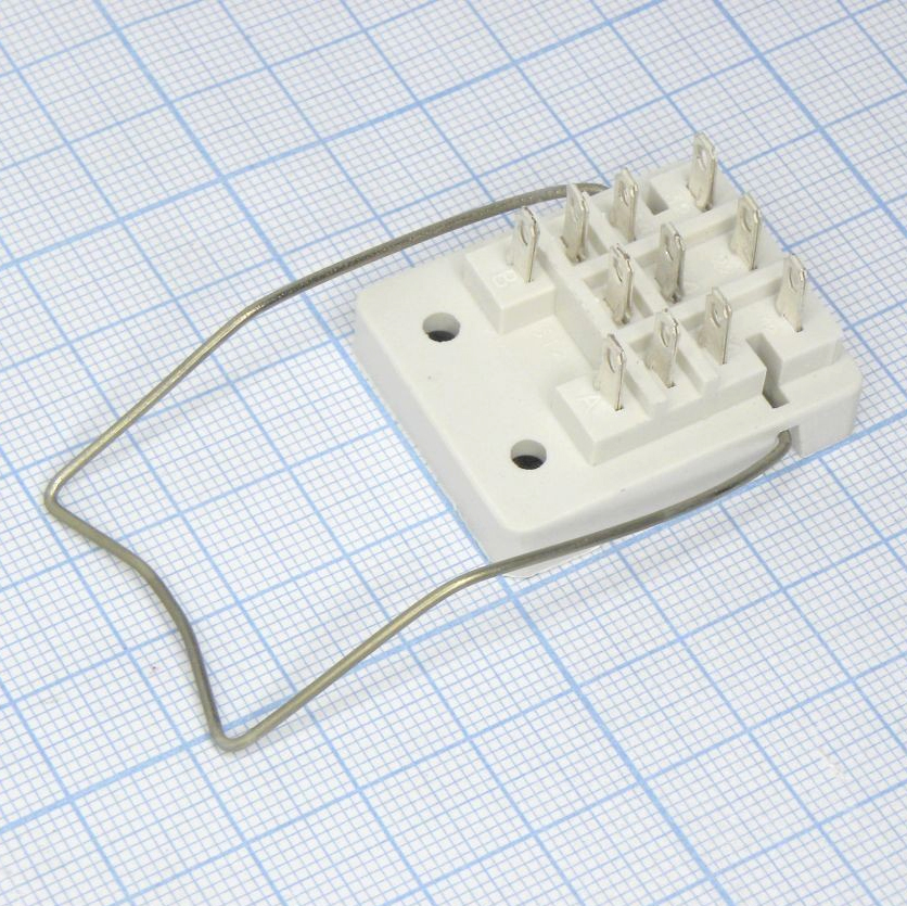 Розетка РП21-003-1 - Розетка  предназначена для крепления к панели при помощи винтов. тип 1 (под пайку)