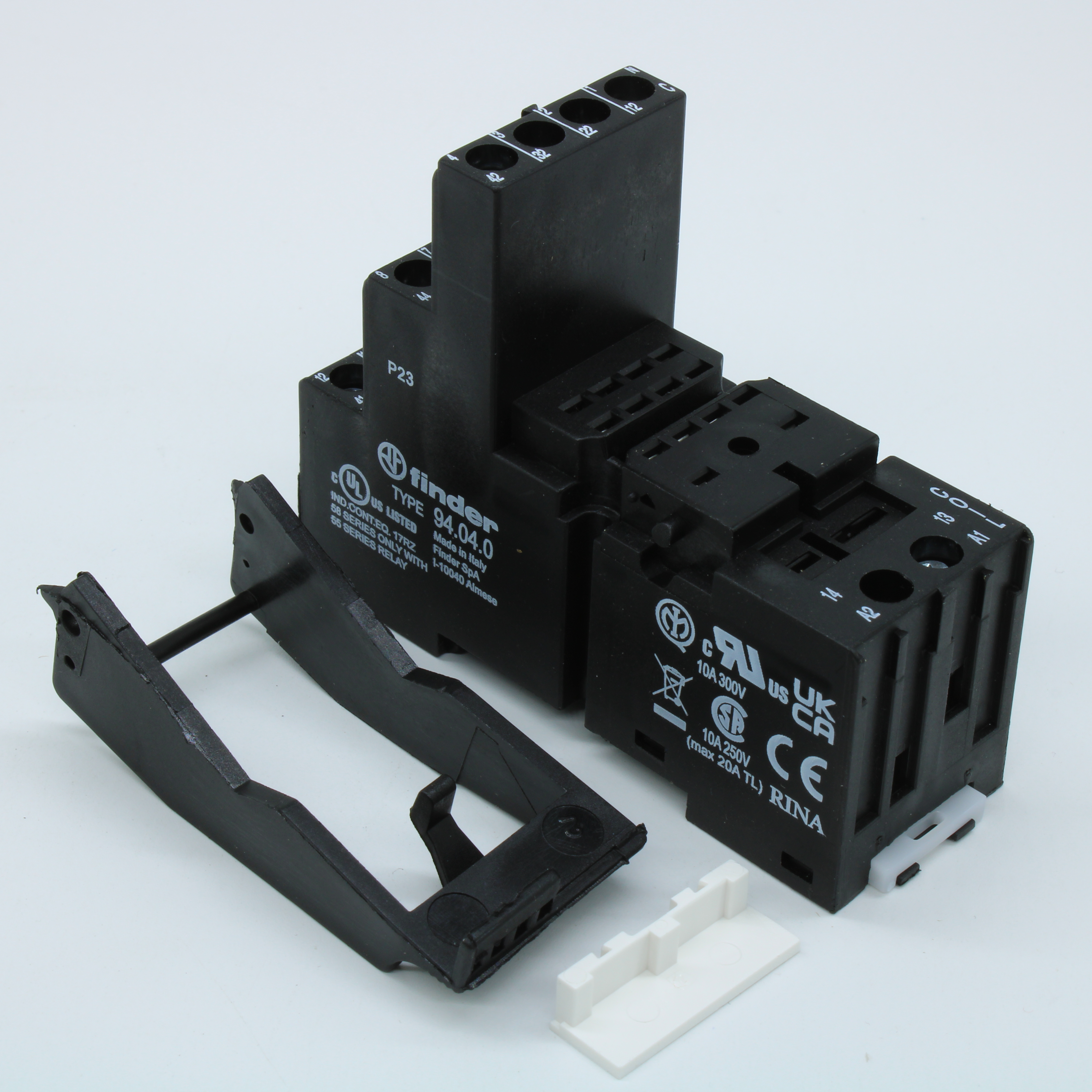 94.04.0SPA - Розетка на DIN-рейку