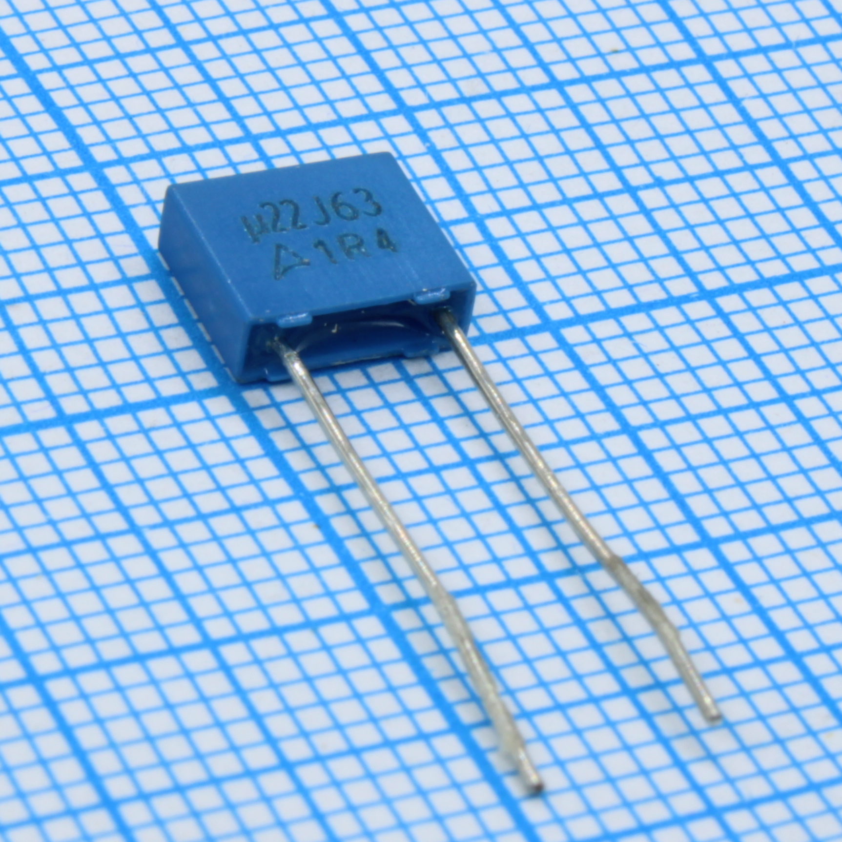 B32529C0224J289 - Конденсатор металлоплёночный полиэтилентерефталатный 0.22мкФ 63В ±5% (7.3х2.5х6.5мм) шаг выводов 5мм 125°С автомобильного применения лента в коробке