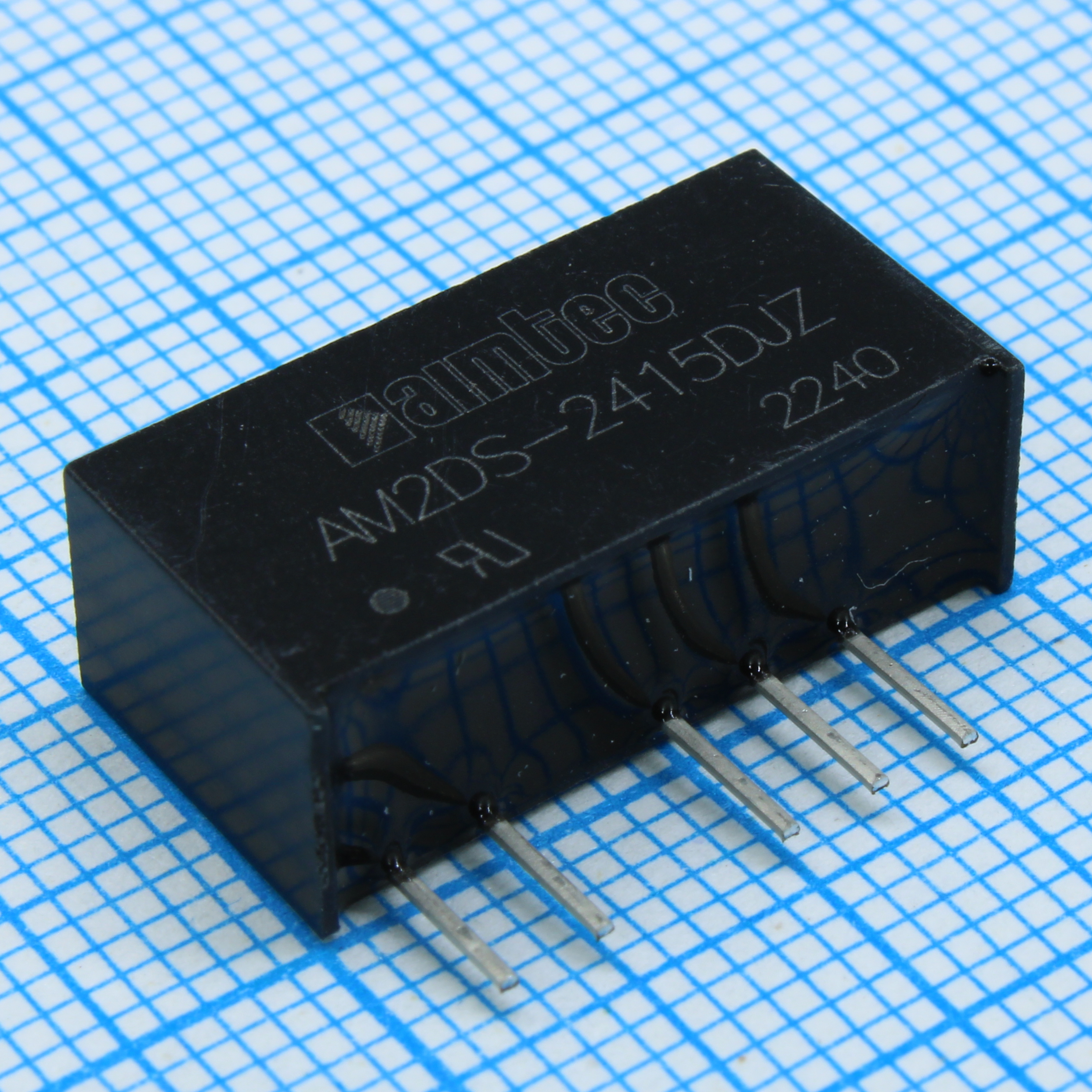 AM2DS-2415DJZ - DC/DC, 2Вт, вход 21.6…26.4В, выход ±15В/±0.007…0.067А, изоляция 1500В DC, КПД 83%, максимальная емкостная нагрузка не более 220мкФ, SIP7, 19.65x7.05x10.16мм, -40…105°C, пластик