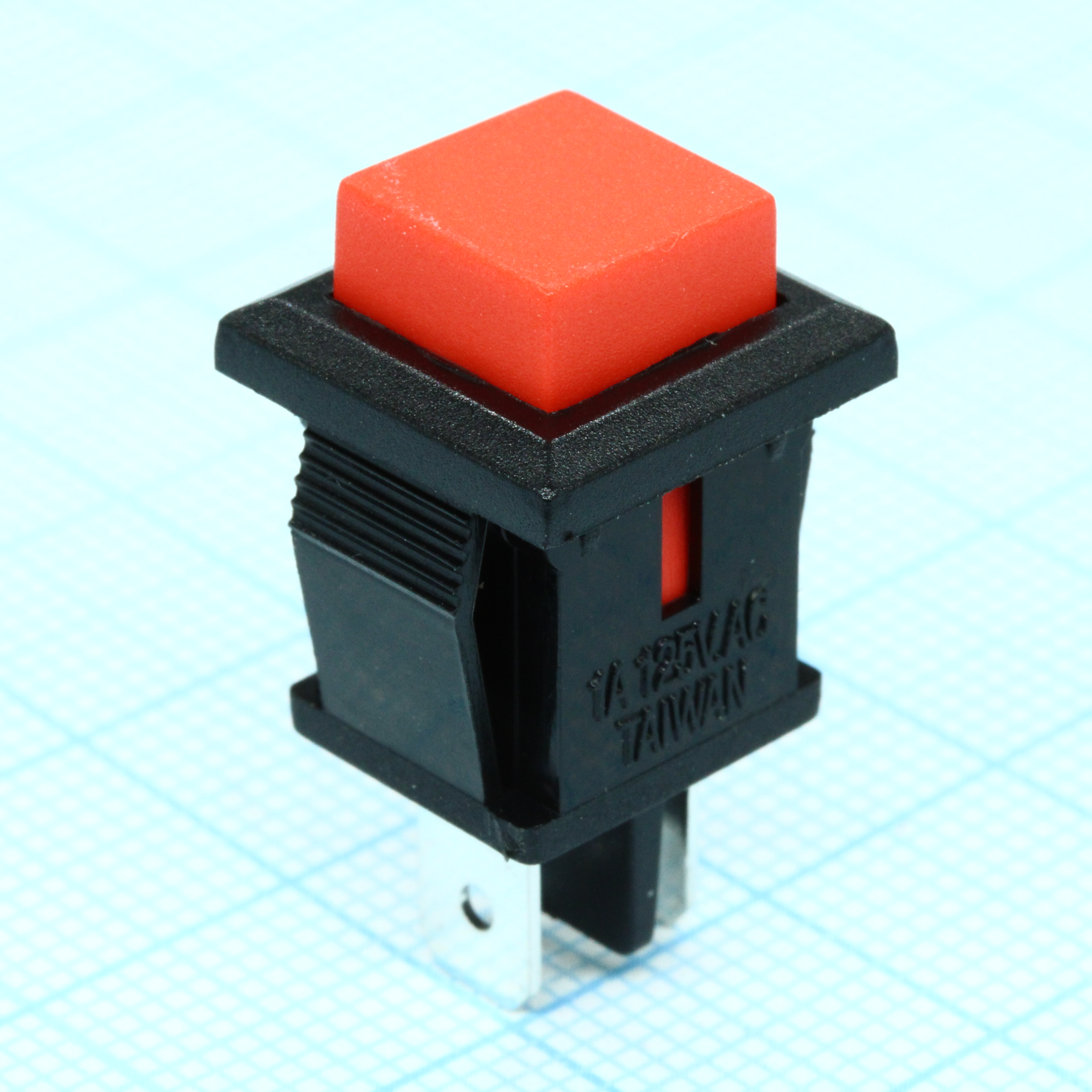 PB-02T-R-G - Кнопка без фиксации на замыкание 0.5А 250В квадратная -красный-