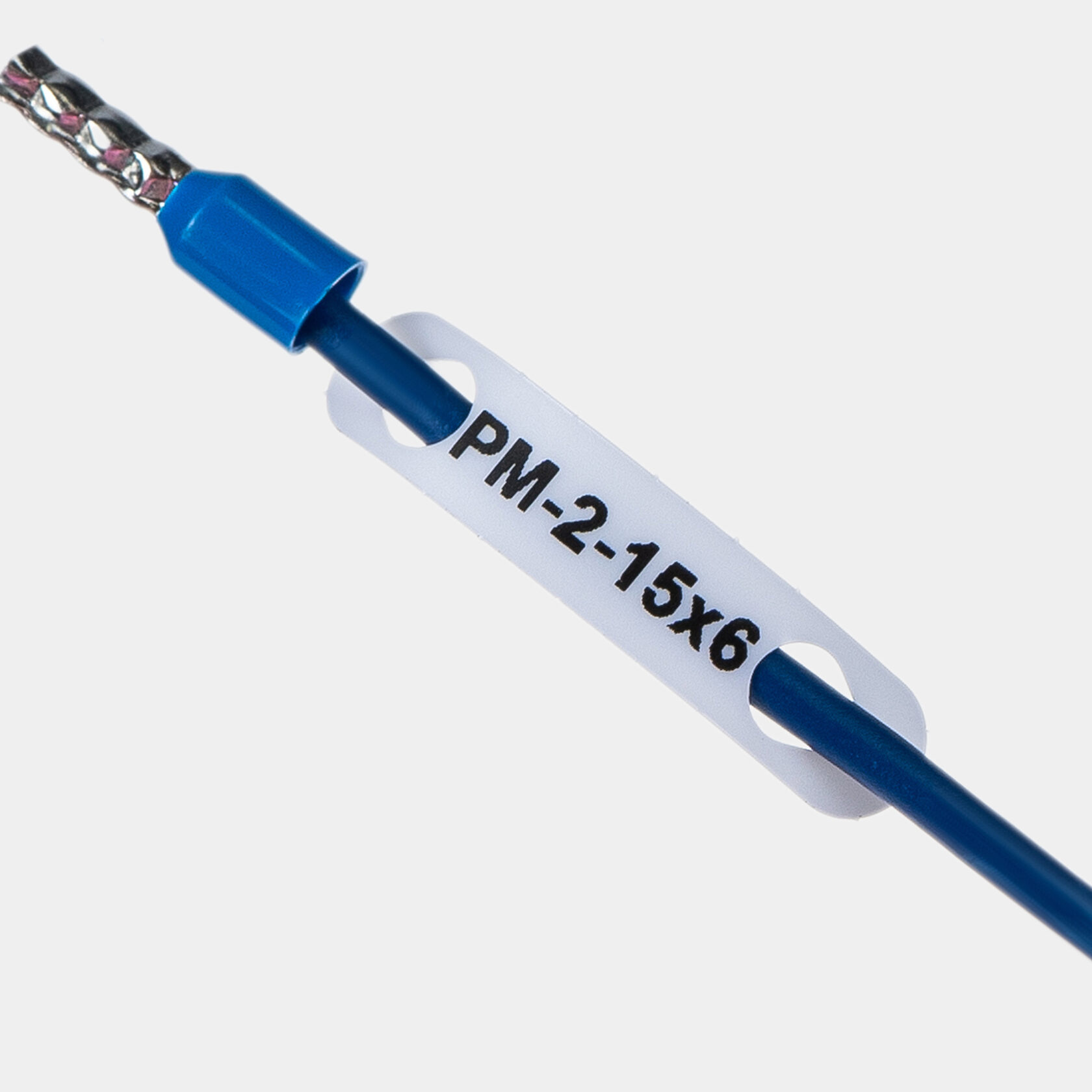 Маркер продеваемый PM-2-15x6 W - Продеваемый маркер, для провода сечением 2,5 мм кв., диаметром до 3,9 мм, размер 15х6 мм, цвет белый, в упаковке 2500 маркеров