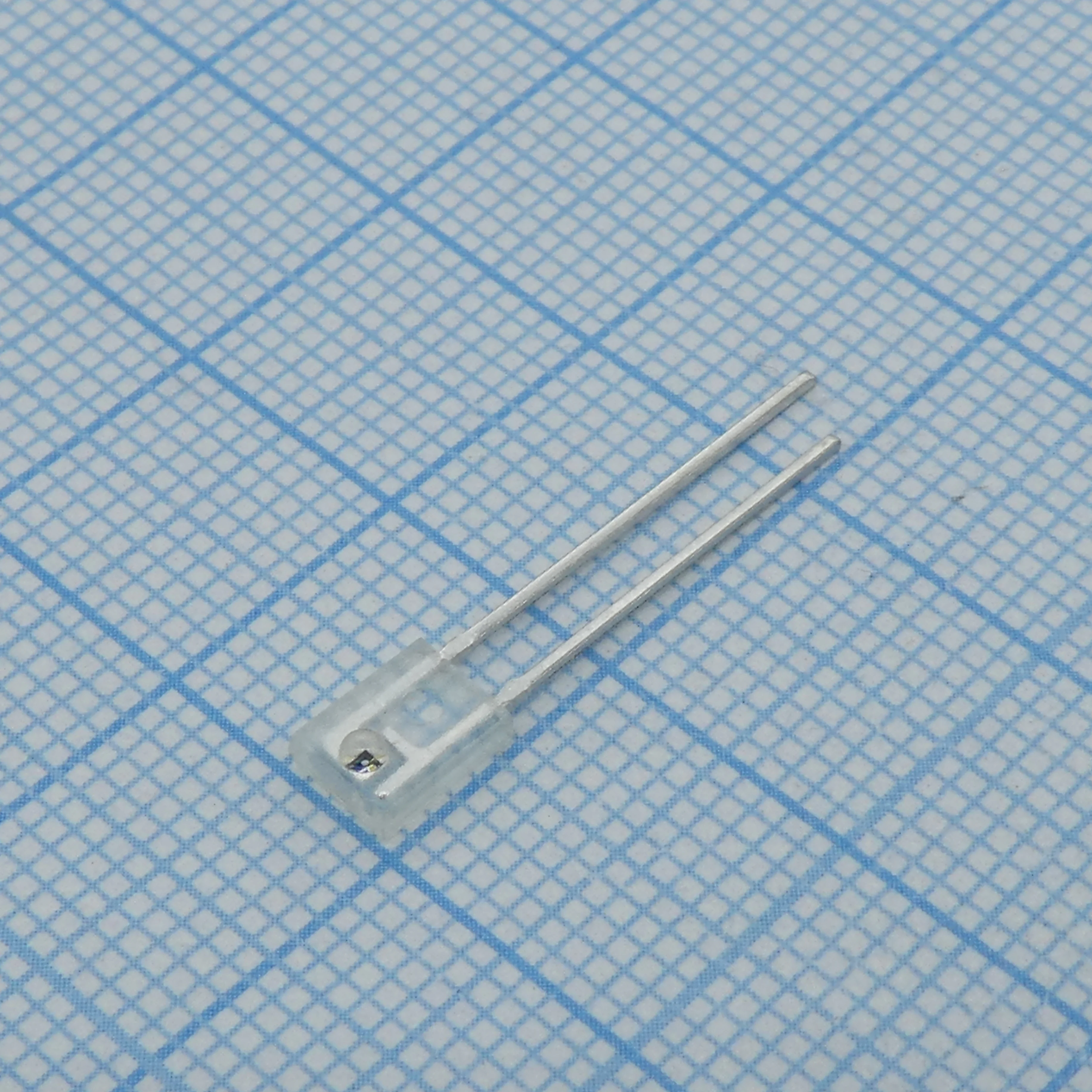 LPT 80A - Фототранзистор 5.8x4.5мм/NPN/430-1070нм/прозрачный/35°