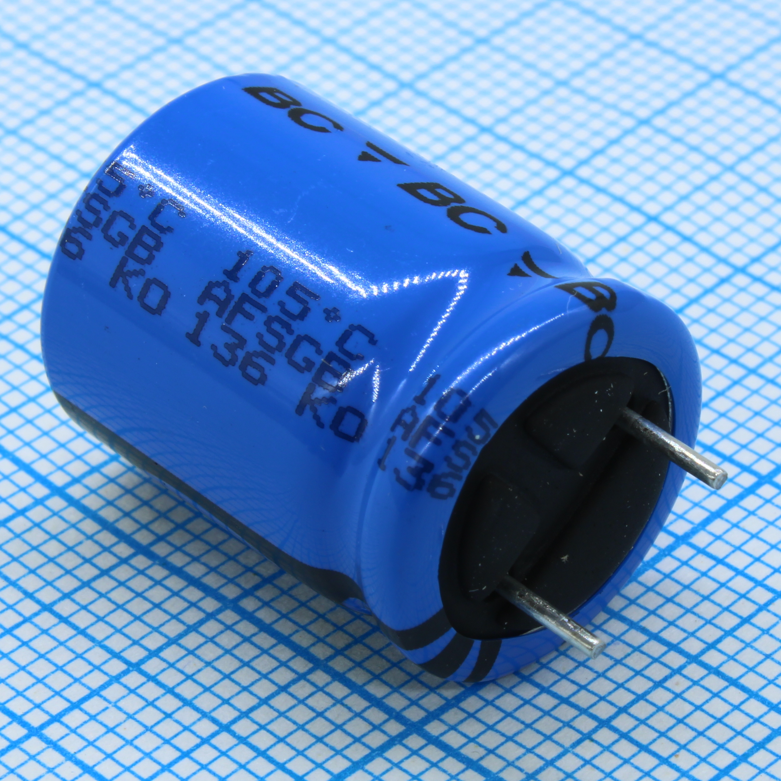 MAL213661681E3 - Конденсатор алюминиевый электролитический 680мкФ 50В ±20% (16 х 20мм) радиальные выводы 7.5мм 1400мА 7000час 105°С автомобильного применения россыпь