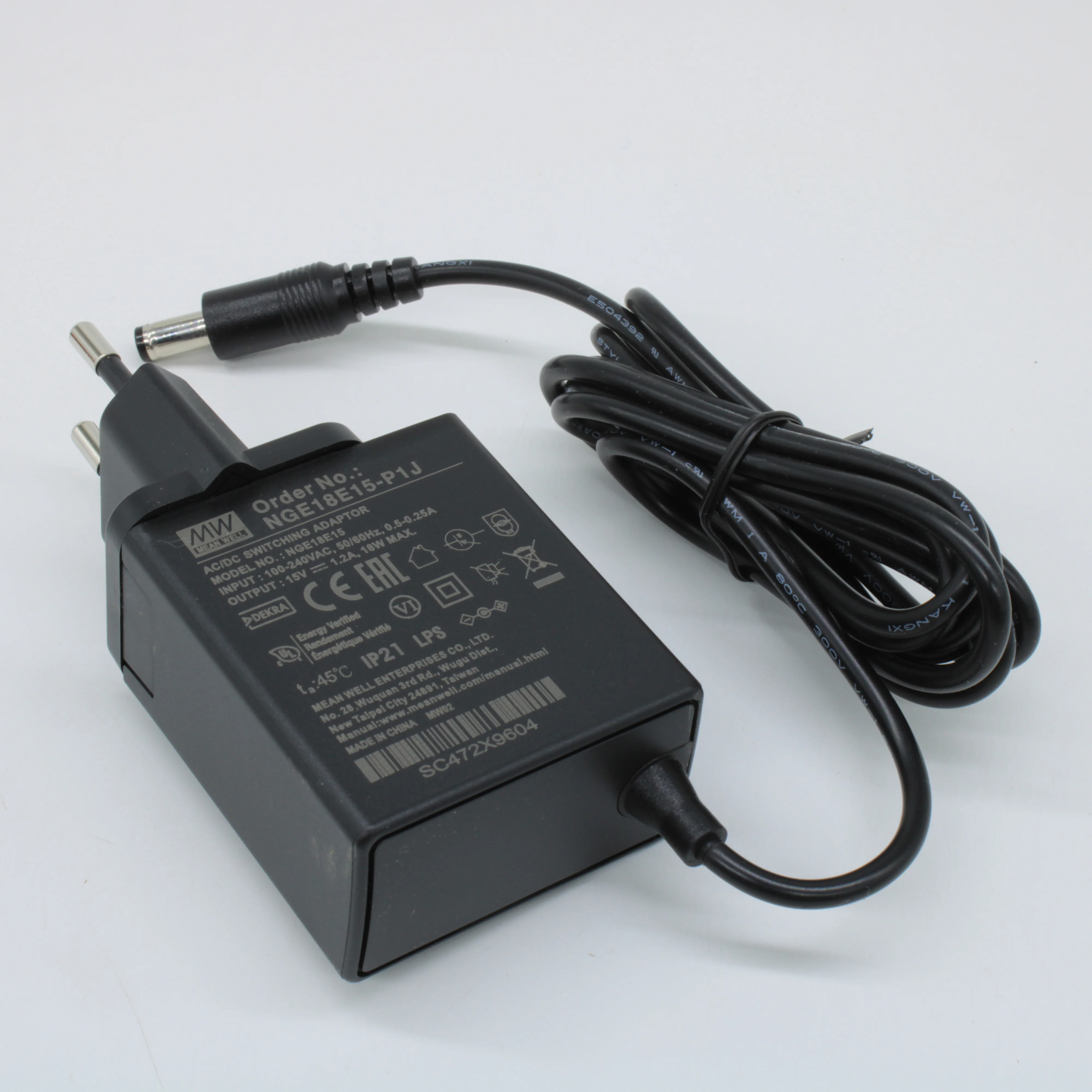 NGE18E15-P1J - AC-DC, 18Вт, сетевой адаптер, выход 15В/1.2А, вход 80...264В AC, 47...63 Гц, изоляция 4000B DC, 2xMOPP, 48x28*x55мм, -30...+70C, евровилка, выходной разъем 11мм, диам. 5.5х2.1мм