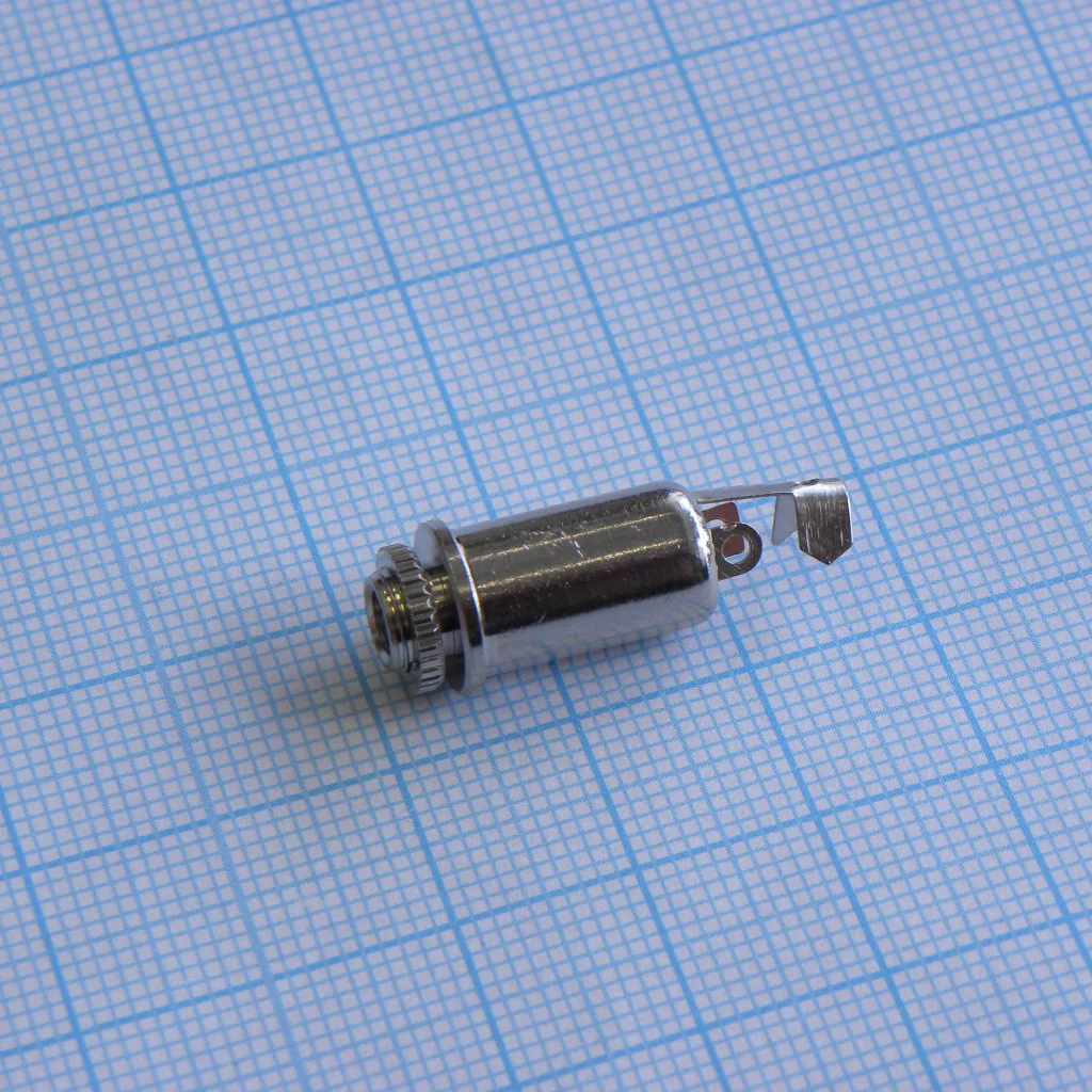TRS 3.5 (mini jack) гнездо приборное мет - Стерео аудио гнездо 3.5 мм, крепеж на прибор гайкой, закрытая контактная группа