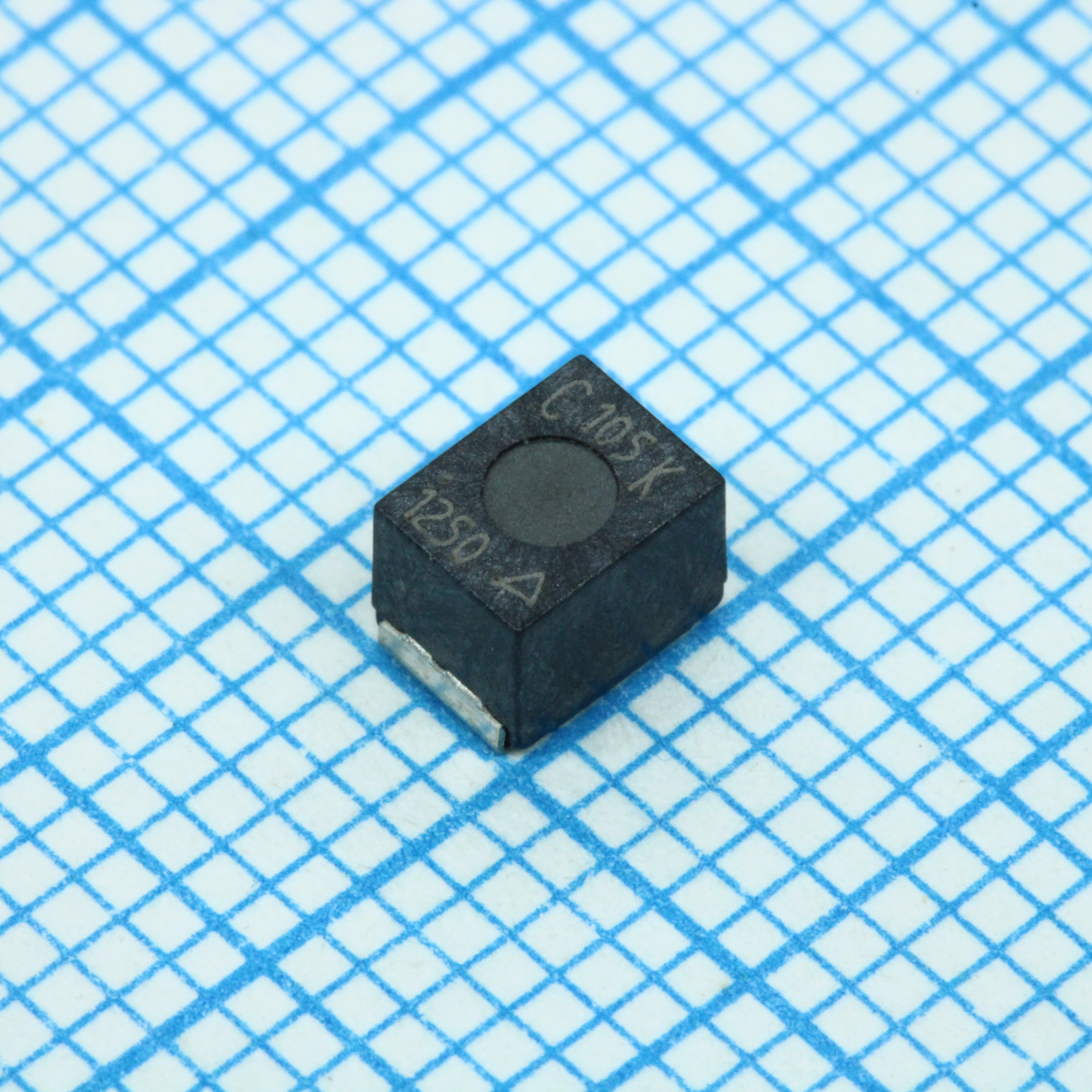 B82432C1105K - ЧИП-индуктивность общего назначения проволочная формованная 1000мкГн ±10% 100кГц 30Q-Фактор феррит 0.055A 32Ом