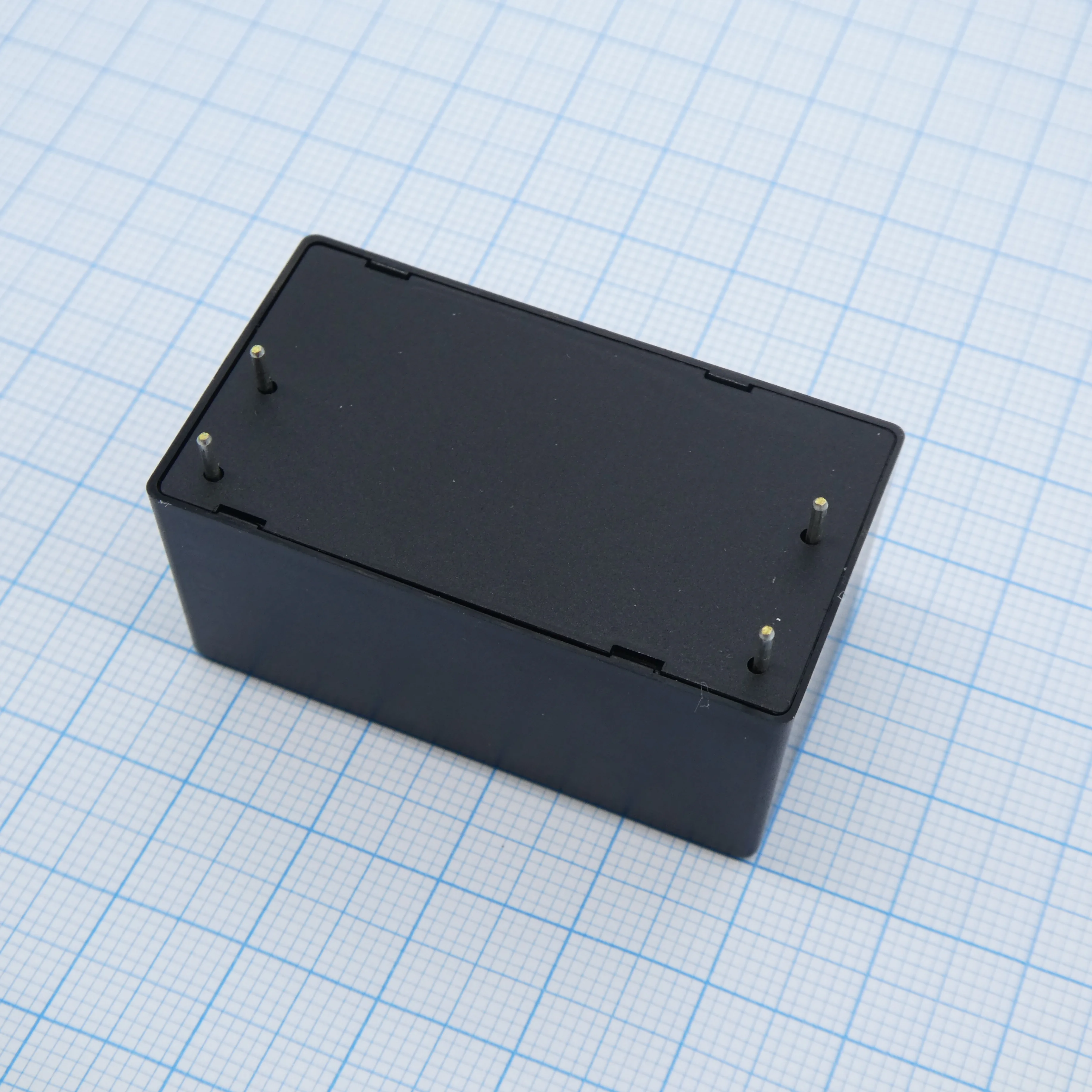 IRM-05-3.3 - AC-DC, 4.125 Вт, вход 85...264В AC 47...440 Гц, 120...370B DC, выход 3.3В/1.25А, изоляция 3000В AC, в корпусе на плату 45.7х25.4х21.5мм, -30...+70°C