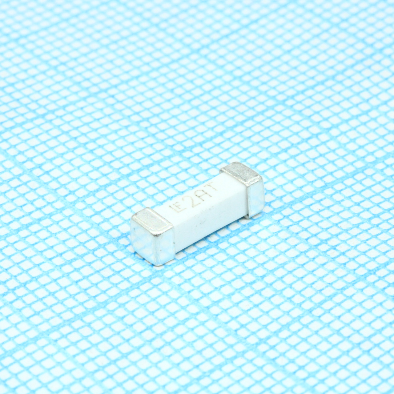 0461002.ER - Предохранитель для поверхностного монтажа 2А медленнодействующий