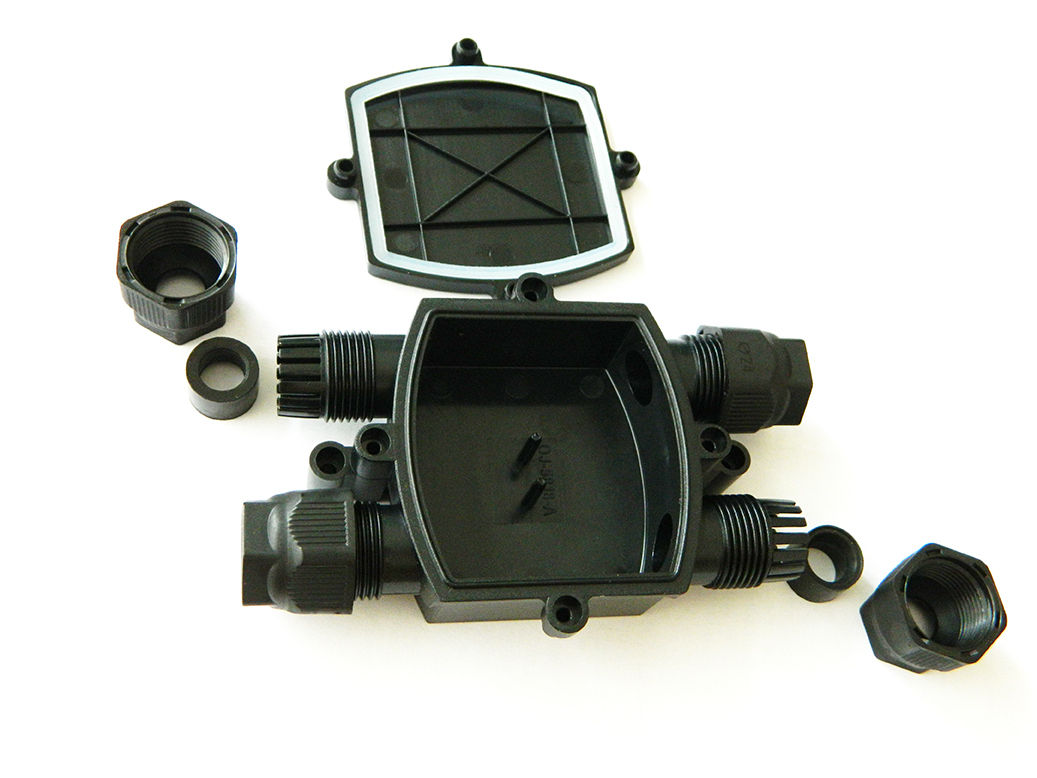 Герметичная коробка  QJ-5818-A - Распределительная коробка, 4 кабельных ввода, IP68, габариты (ШхДхВ, мм), 80х125х30, пластик, цвет черный