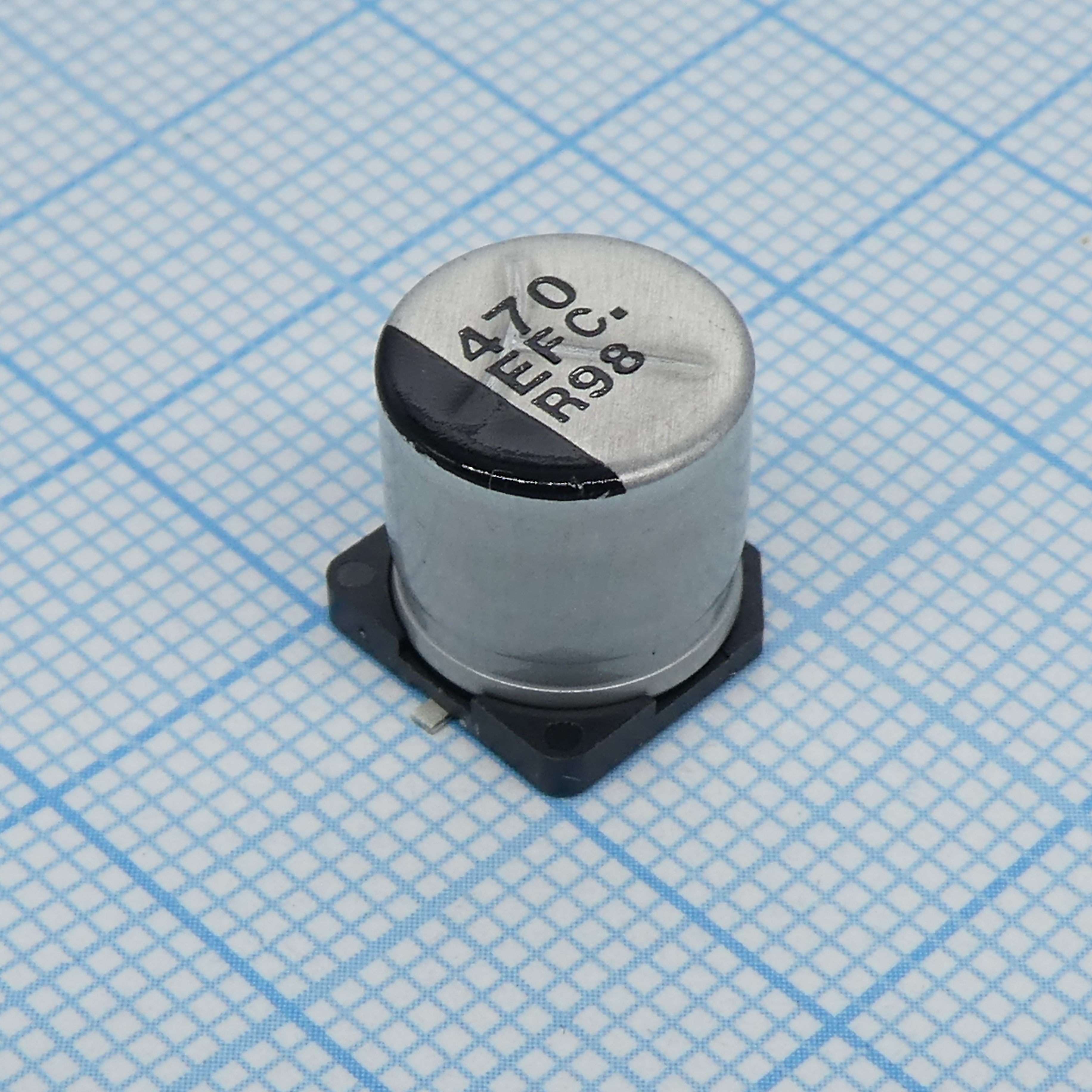 EEEFC1E471P - Конденсатор электролитический низкоимпедансный для поверхностного монтажа 470мкФ 25В ±20% 670мА 1000часов для поверхностного монтажа 10*10.2мм 105°С