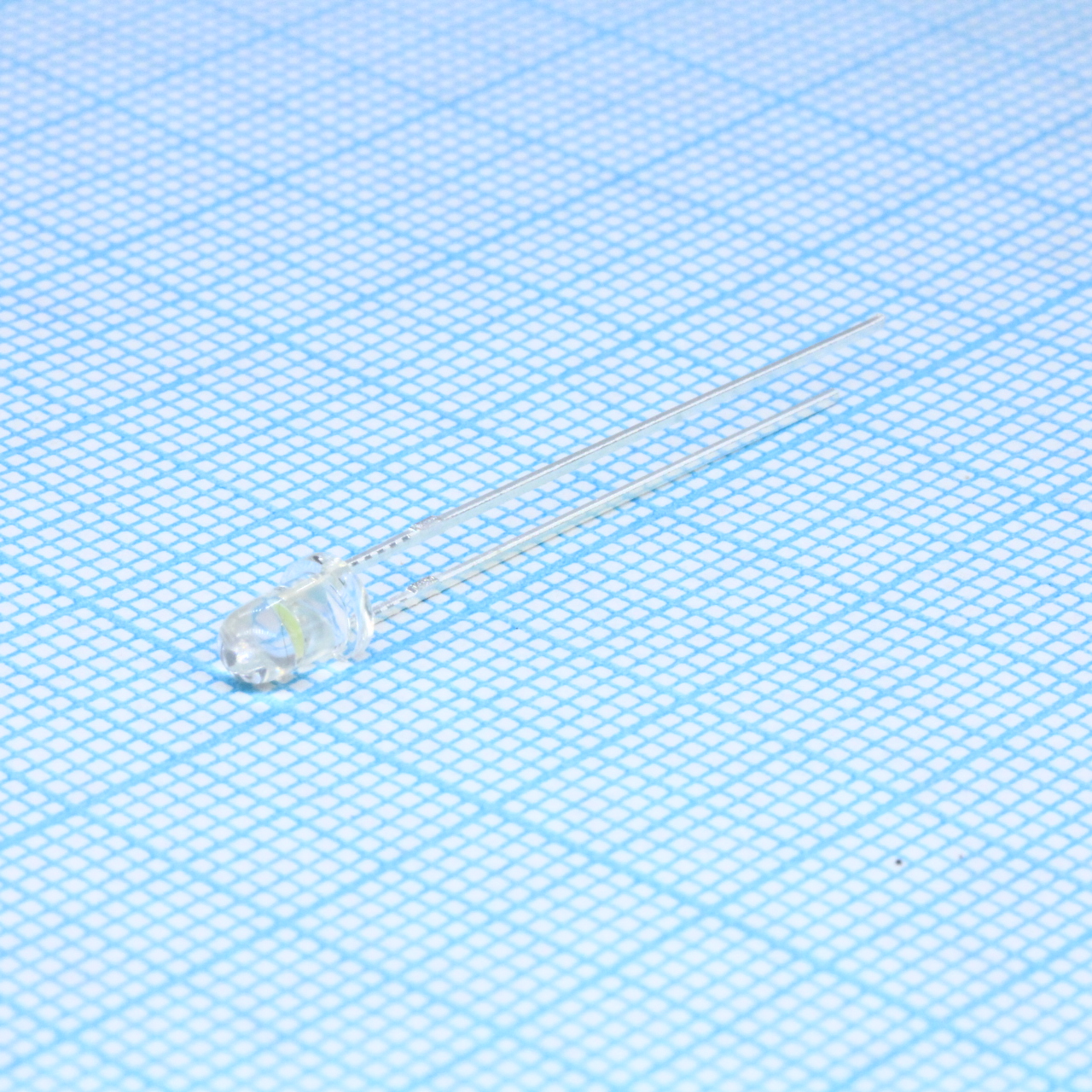 FYL-3014UWC - Светодиод 3мм/белый/8000-15000мкд/прозрачный/30°