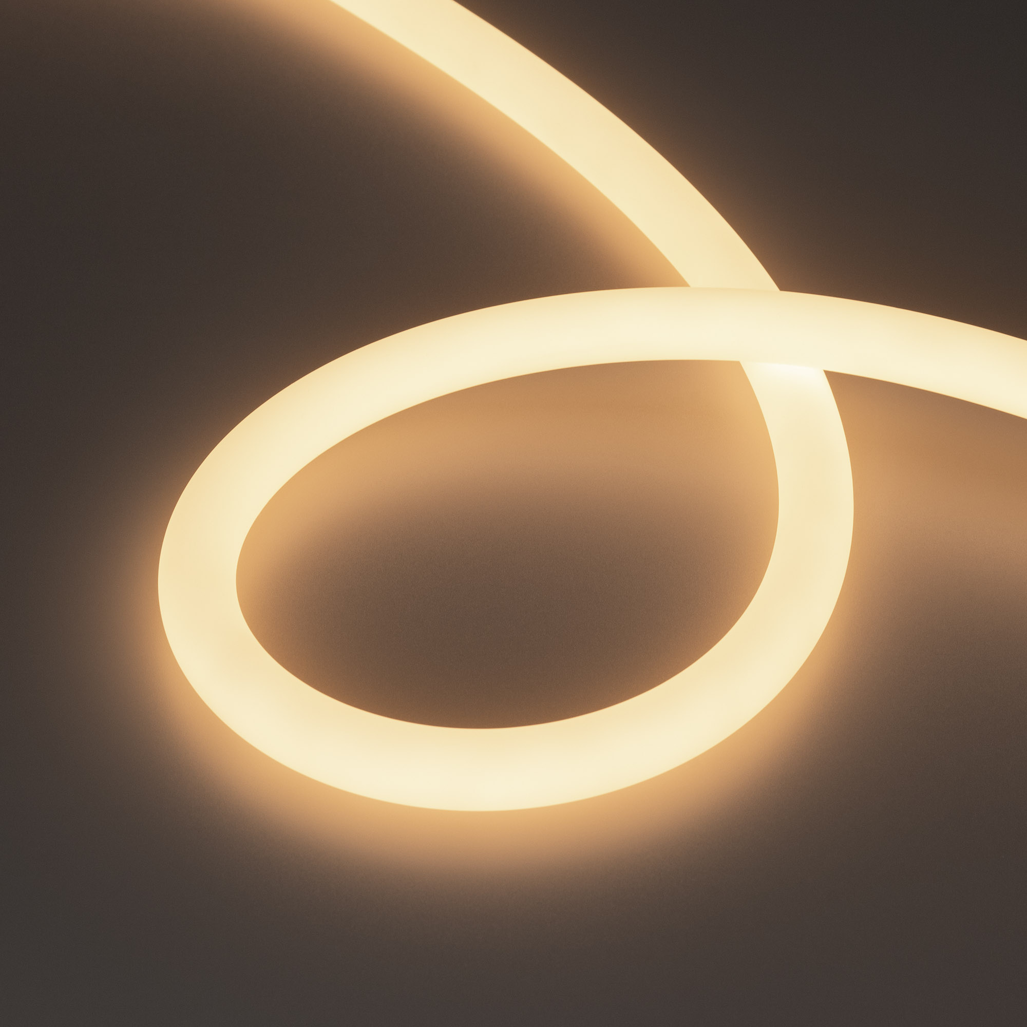 Лента герметичная MOONLIGHT-TOP-A336-D18mm 24V Warm3000 360deg (14.4 W/m, IP65, 2835, 5m, wire x1) 038754 - Гибкая герметичная лента (неон серии MOONLIGHT), сечение 18х18 мм. Светодиоды SMD 2835 336 шт/м. Цвет свечения ТЁПЛЫЙ (3000 К), индекс цветопередач