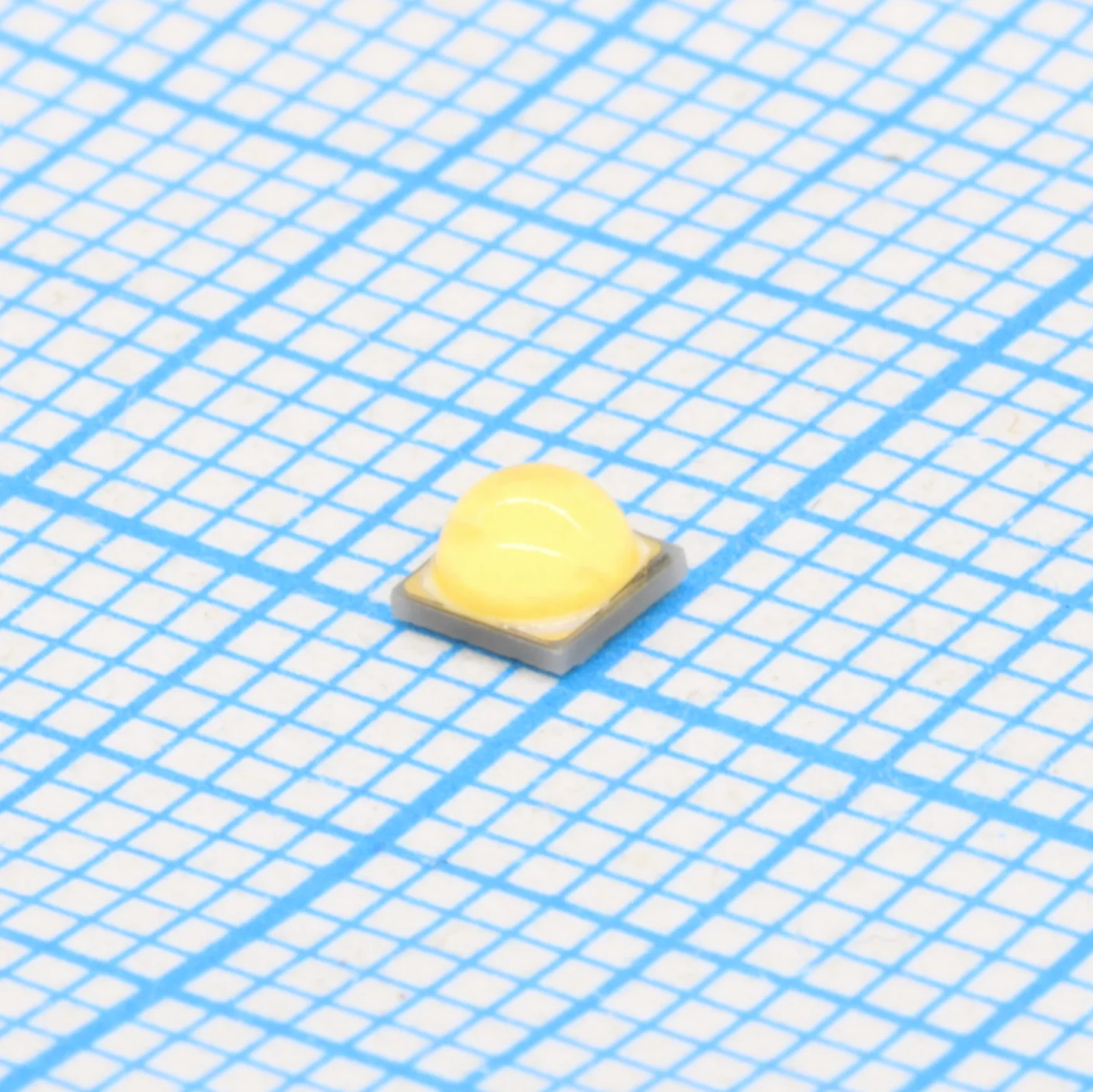 GW CSSRM3.CM-M9N4-A232-1-R-L - Светодиод smd 3,00х3,00мм/белый/5700К/ 260...320лм при 700мА / Ifmax=1800mA/ 5Вт/2.81В/ CRI=92/ 120°