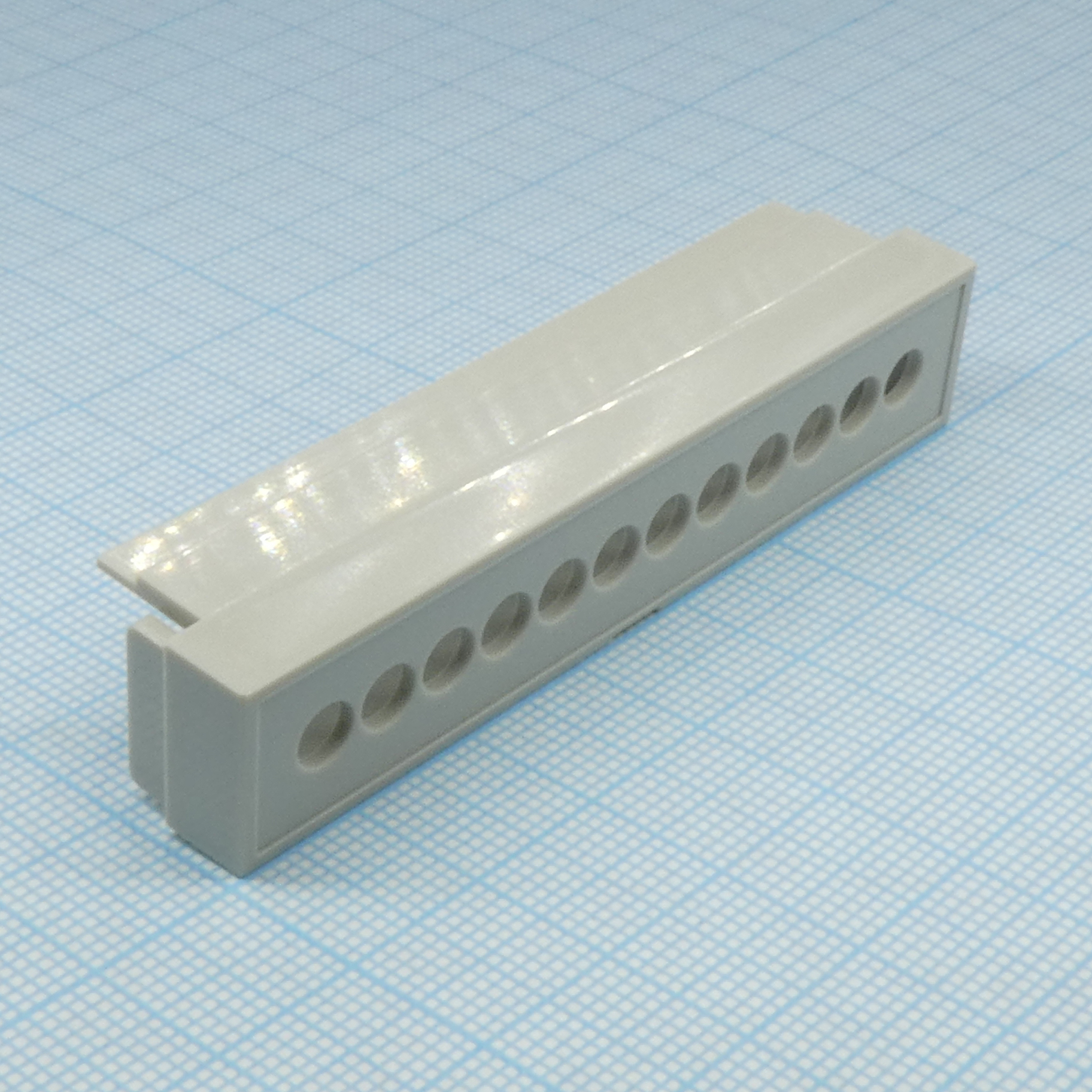 D4MG-GUARD-HH - Заглушка защиты контактов с отверстиями для D4MG